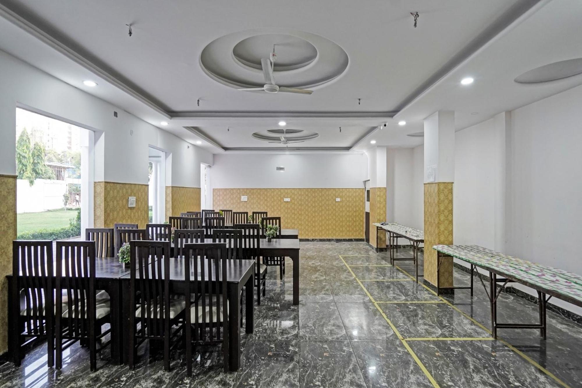 Collection O Rajvanshi Paradise Hotel Gurgaon
