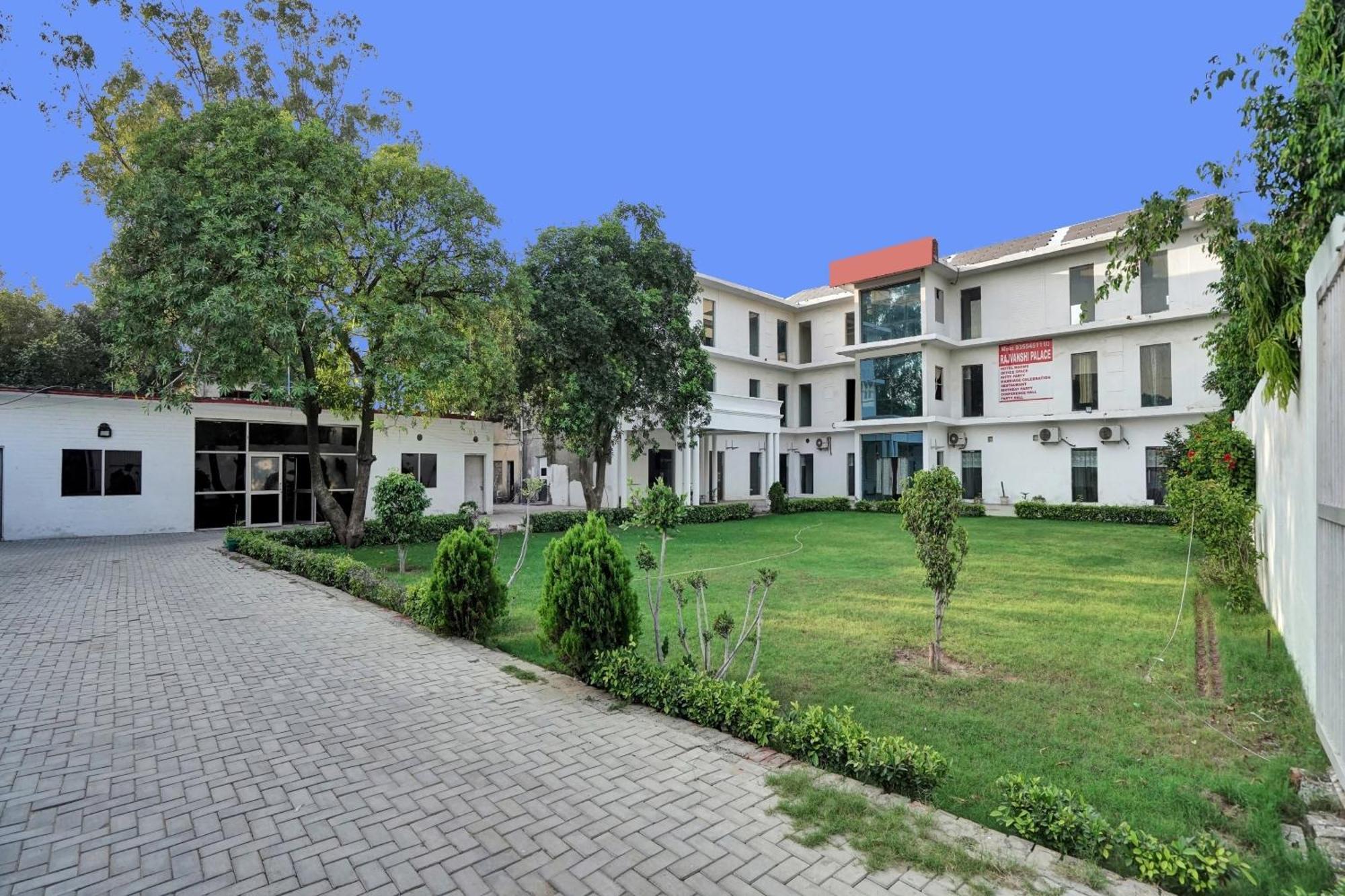 Hotel Collection O Rajvanshi Paradise Gurgaon