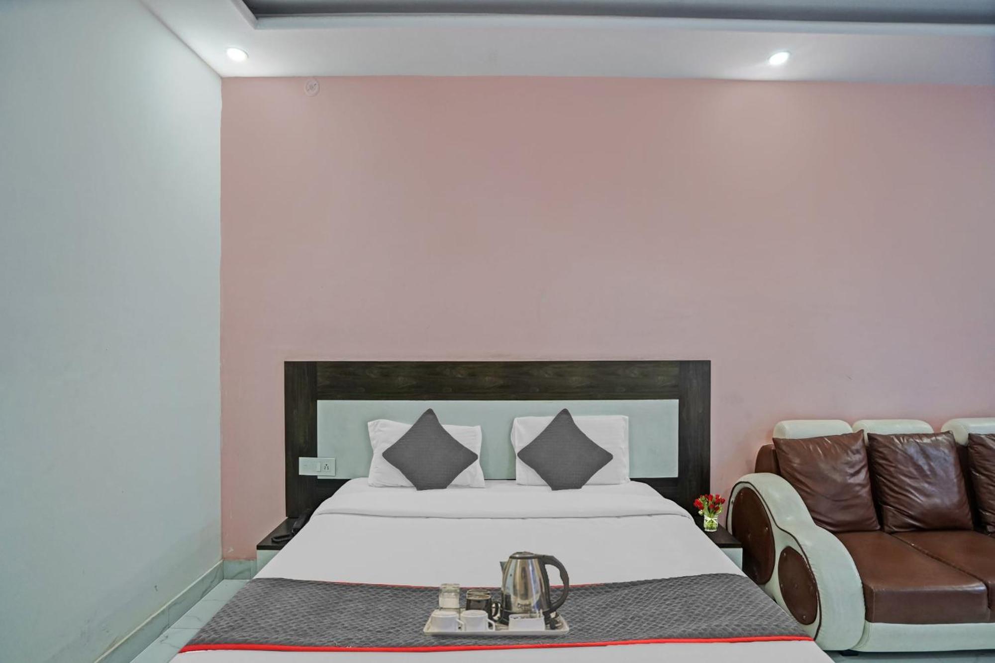 Collection O Rajvanshi Paradise 3* Gurgaon