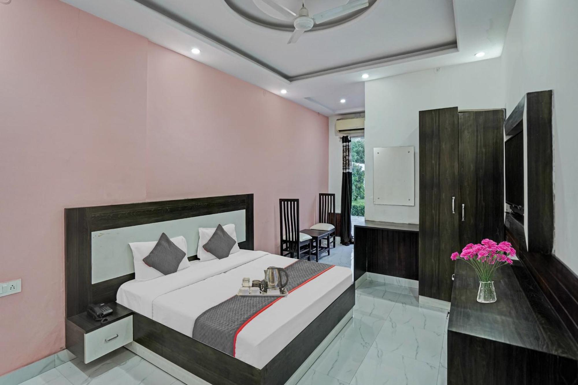 Collection O Rajvanshi Paradise 3*