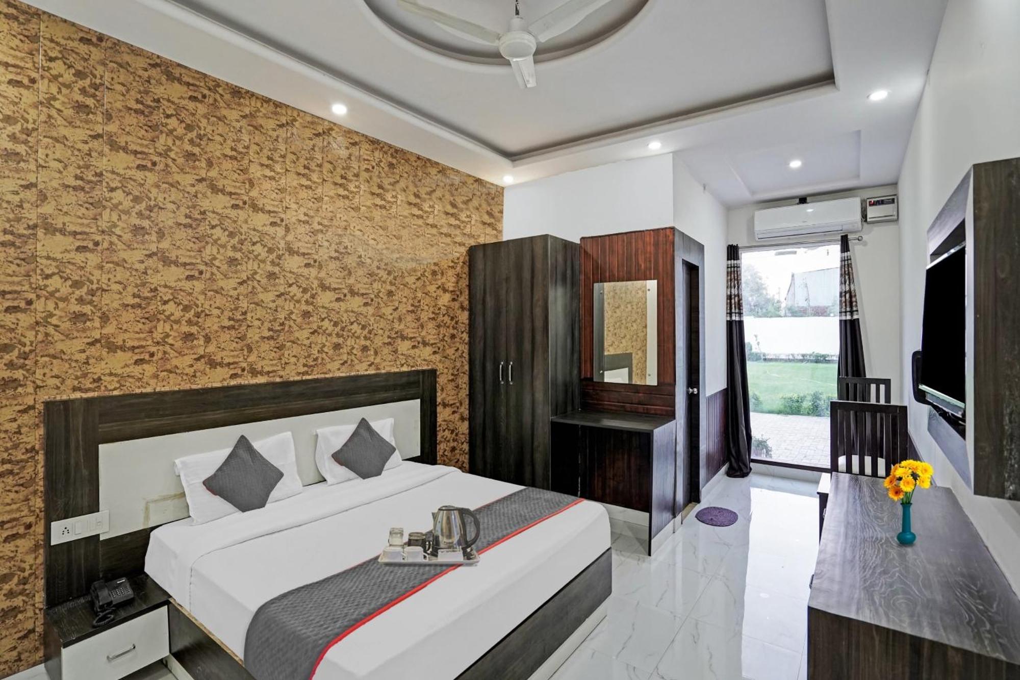 Hotel Collection O Rajvanshi Paradise 3*