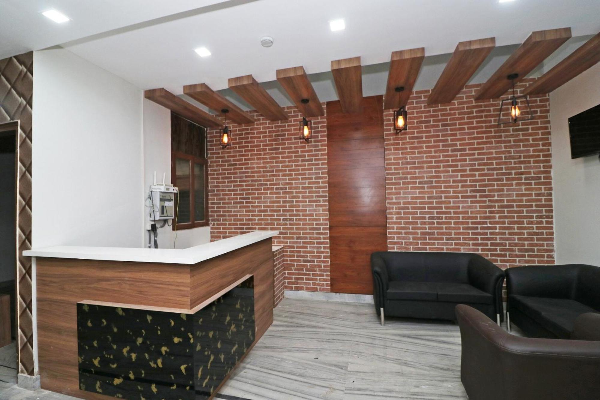 Hotel Capital O Esscon House Near Payal Cinema 3*