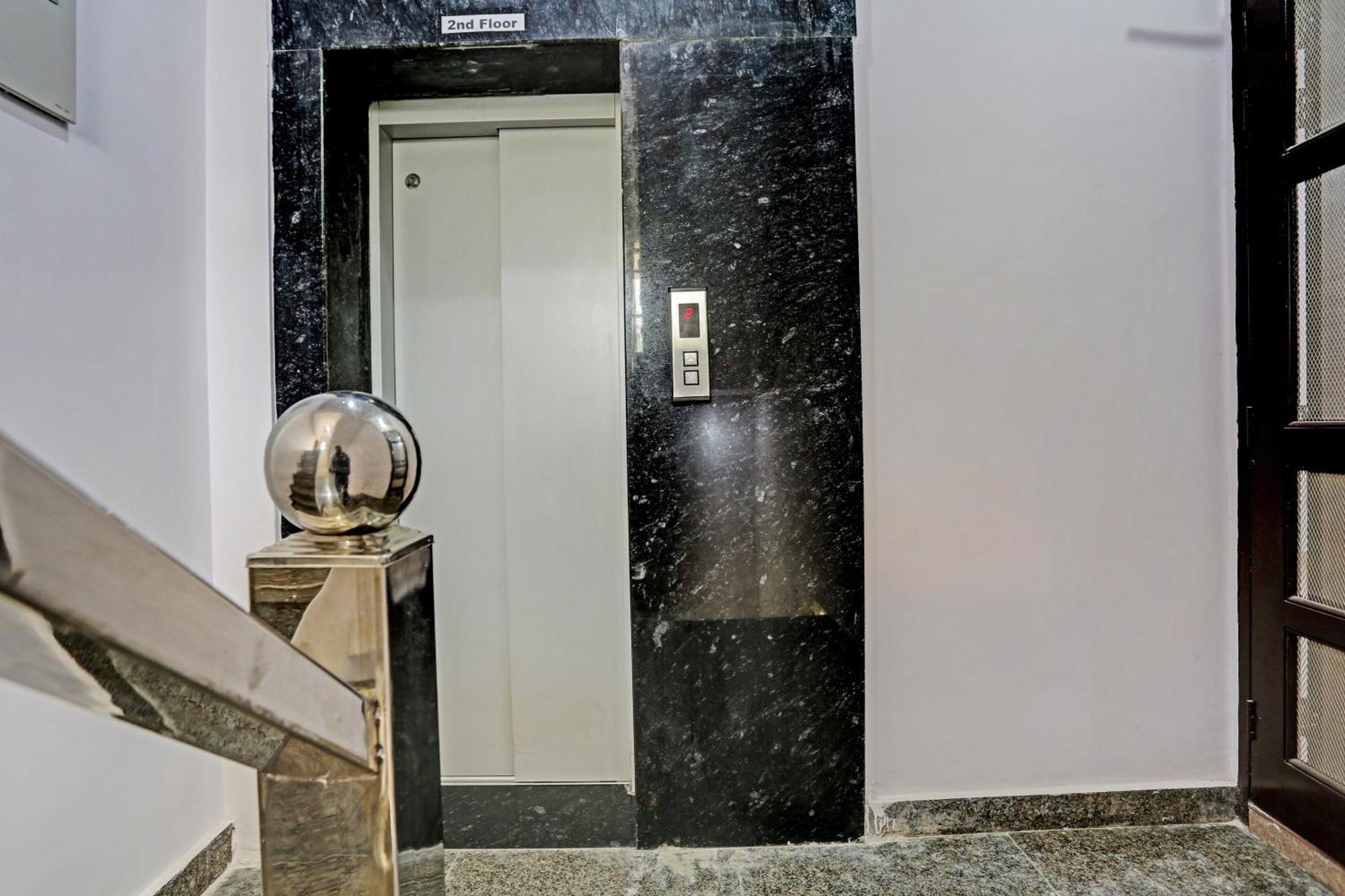 Hotel Collection O Rao Estate Gurgaon