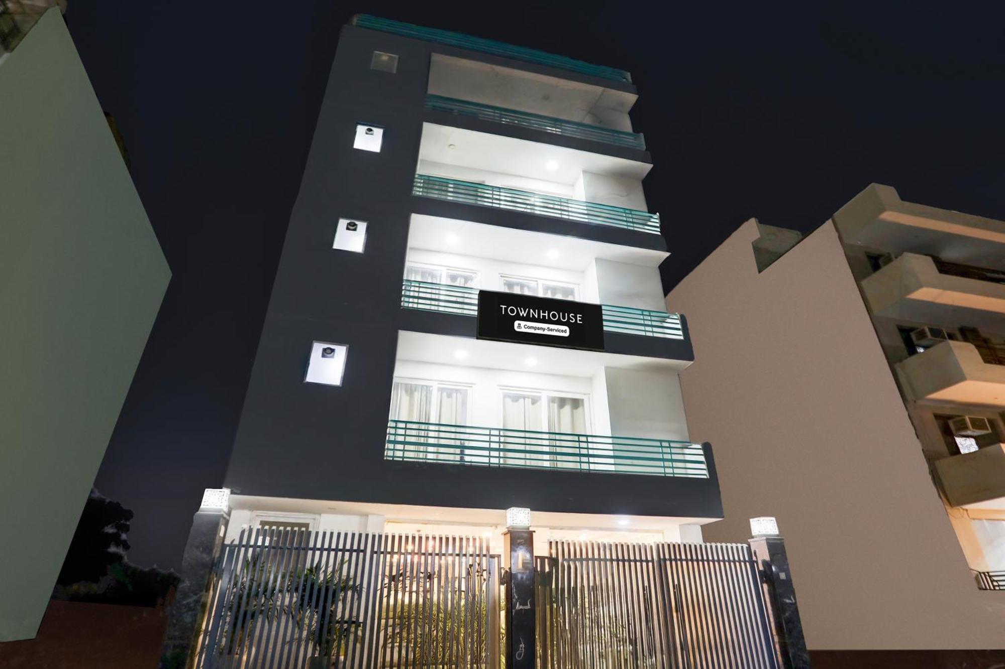 Super Townhouse Sector 52 Near Artemis Hospital