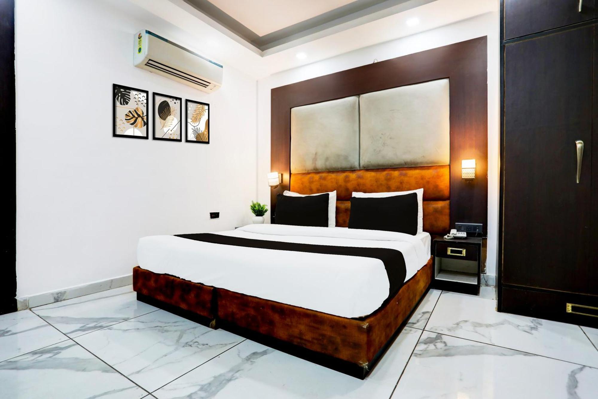 Super Townhouse Sector 52 Near Artemis Hospital Hotel