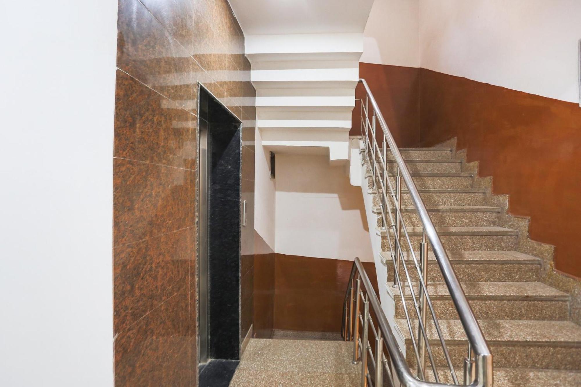 Capital O Ram Krishna Residency Near Artemis Hospital Hotel