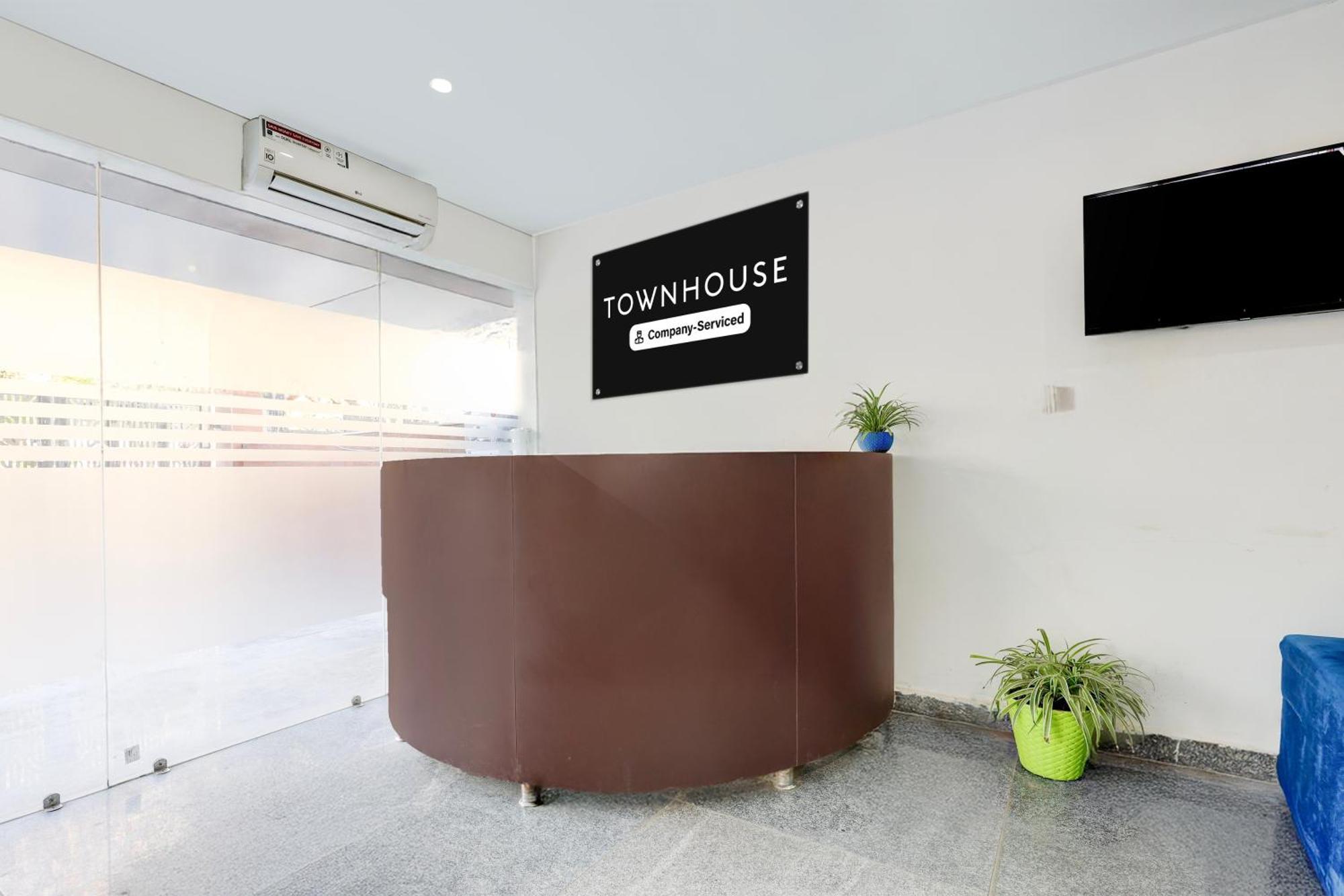 Super Townhouse Sector 1 Manesar Hotel Gurgaon