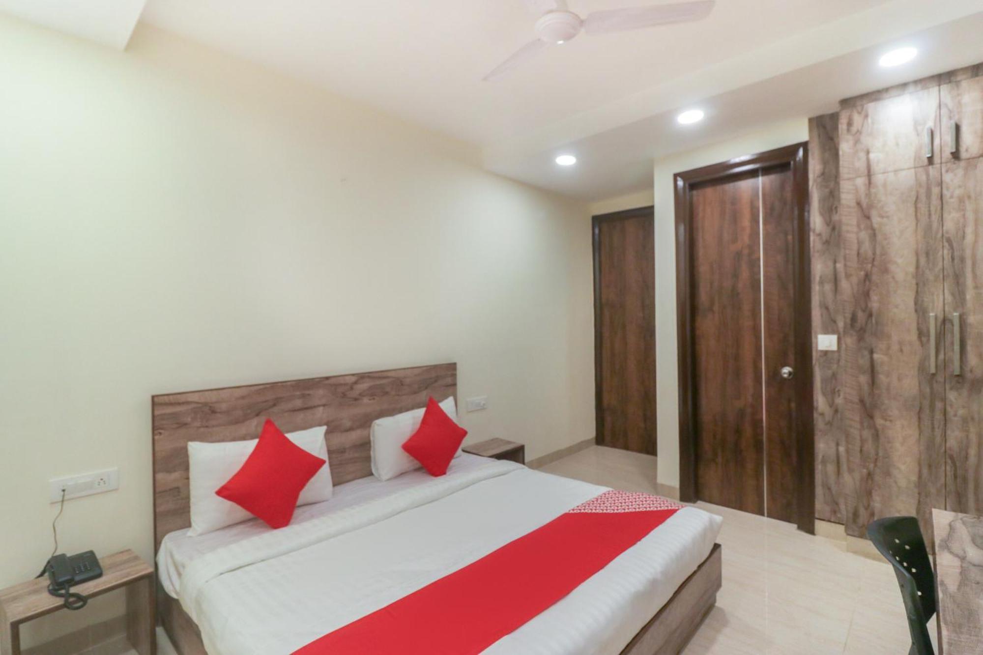 Super O Comfort Residency Near Artemis Hospital 4*