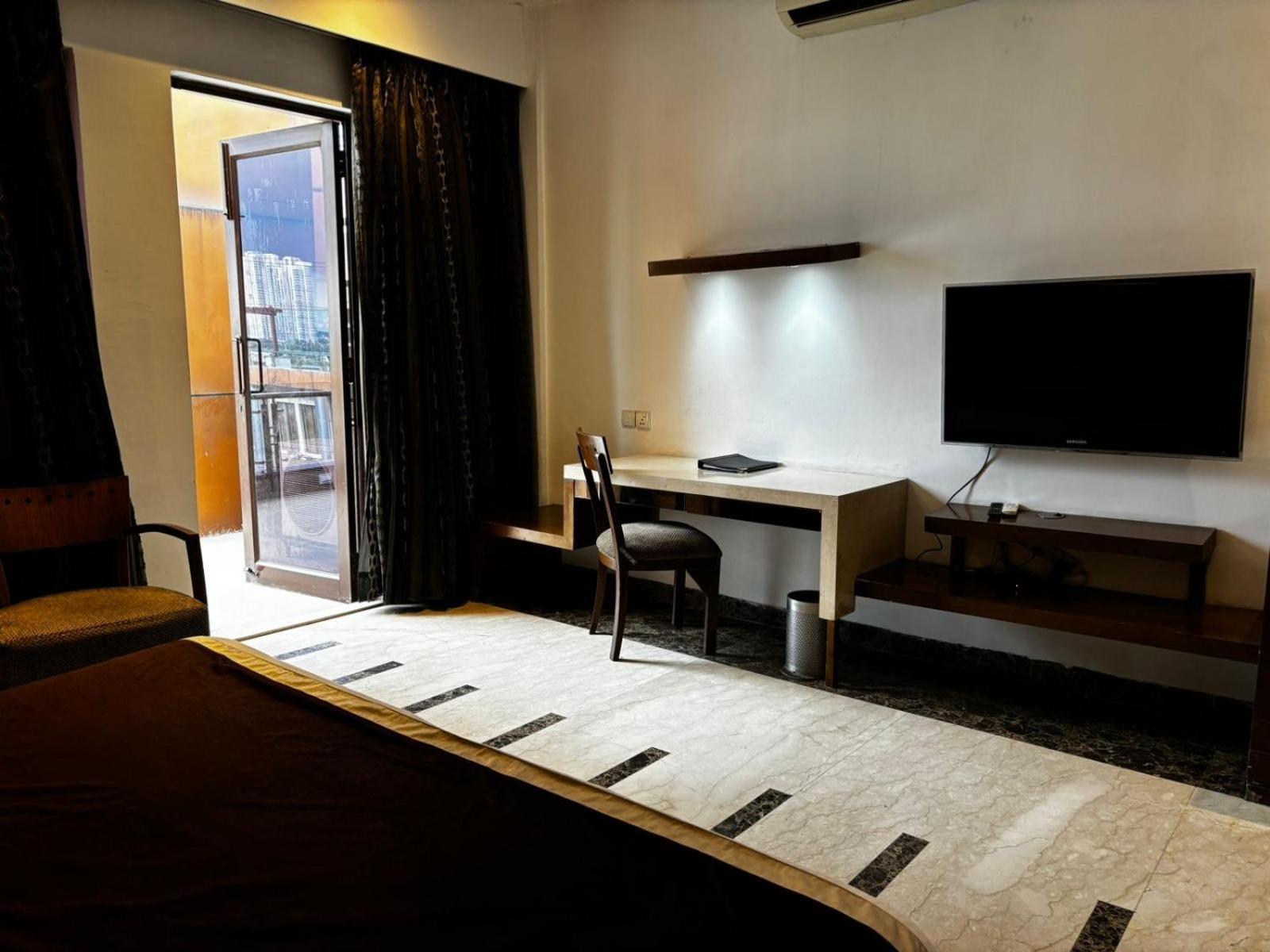 Hotel Club Florence Gurgaon
