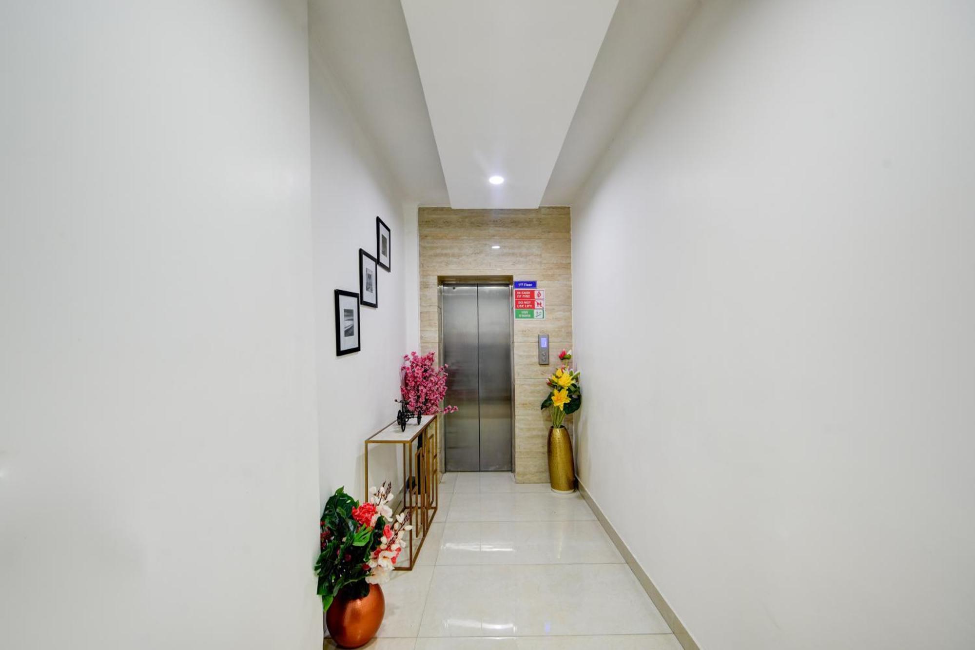 Aamantran Residency Hotel, Sohna Road, Sector 49, Gurugram Hotel 3*