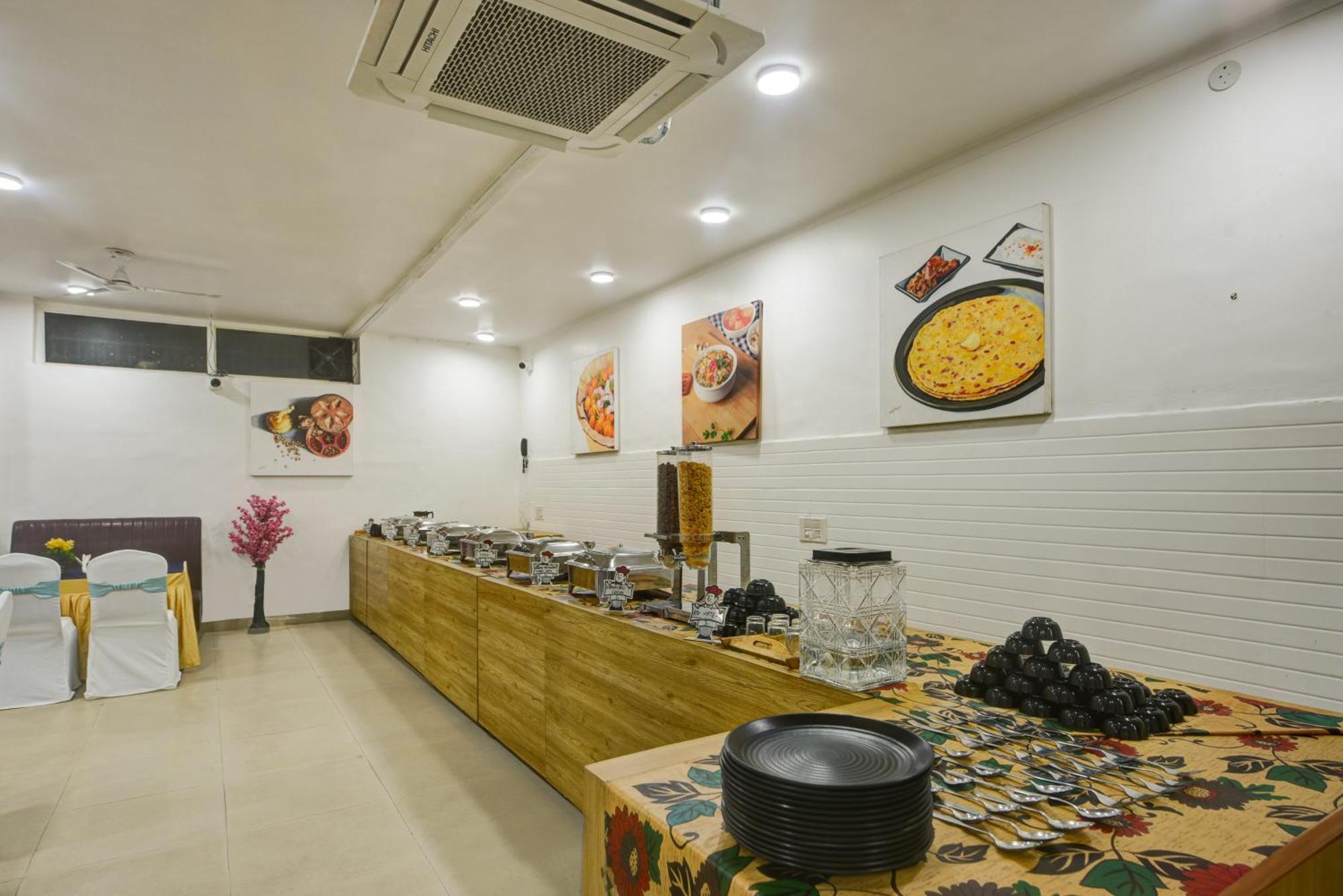 Aamantran Residency Hotel, Sohna Road, Sector 49, Gurugram 3*
