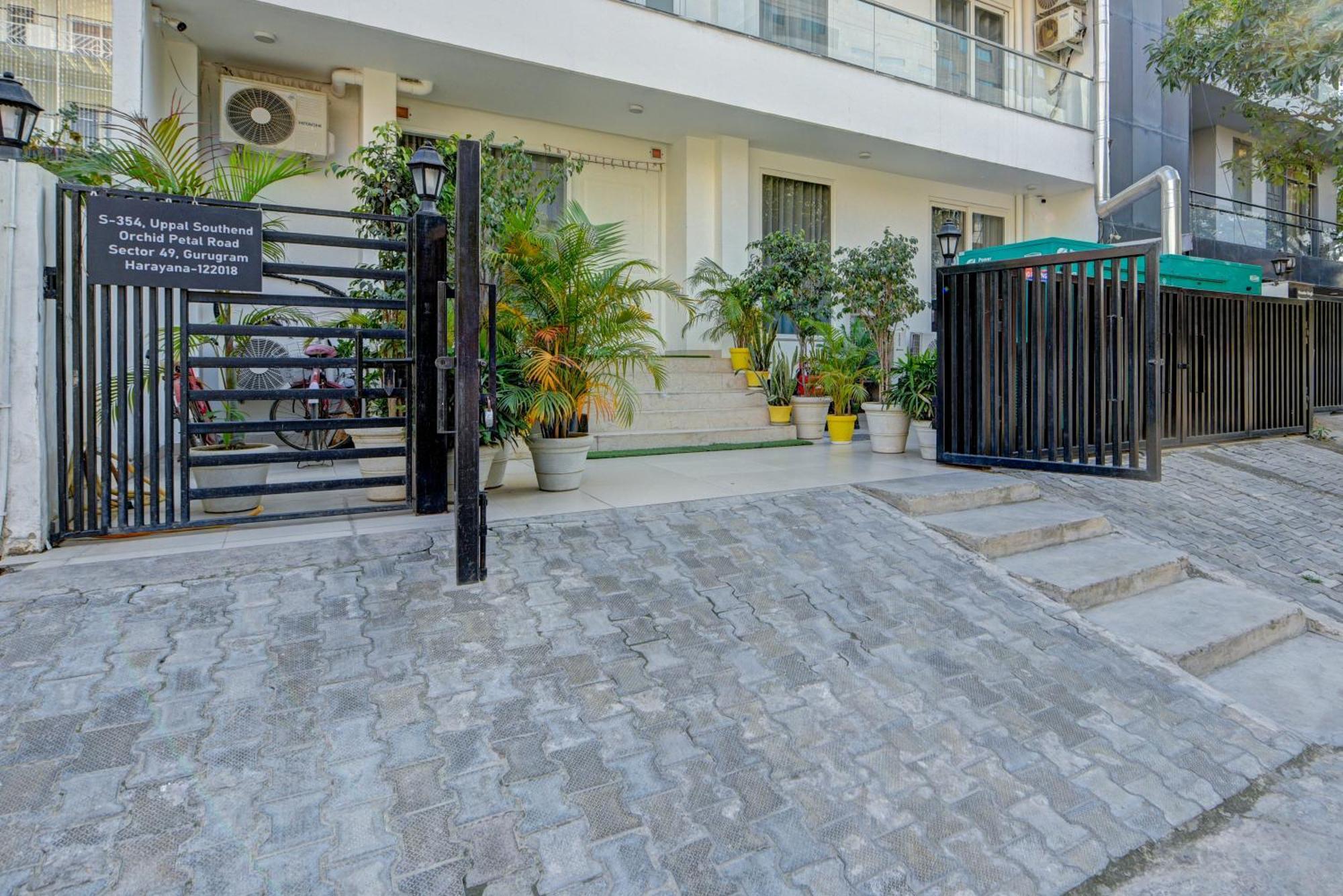Aamantran Residency Hotel, Sohna Road, Sector 49, Gurugram Hotel 3*