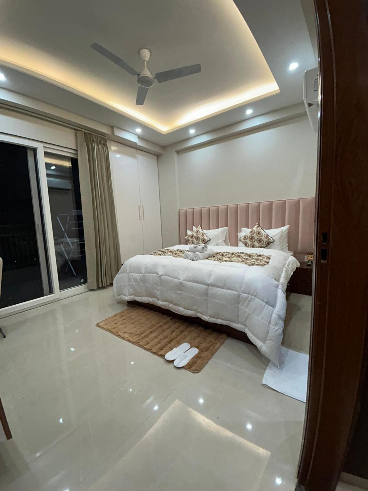 1 Bhk Serviced Apartments Sector 52 Near Millennium City Centre Metro Station Aparthotel Gurgaon