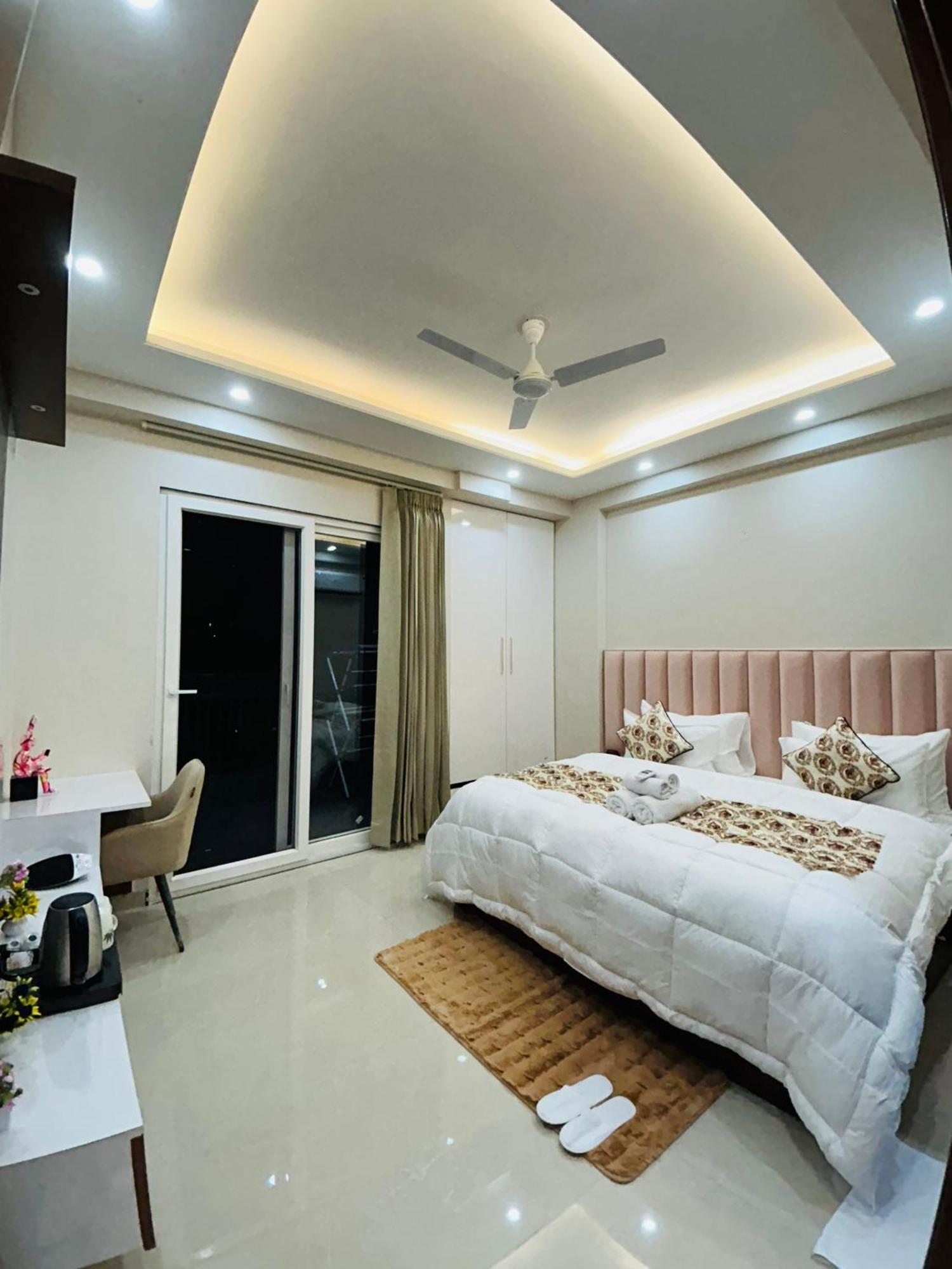 1 Bhk Serviced Apartments Sector 52 Near Millennium City Centre Metro Station Gurgaon