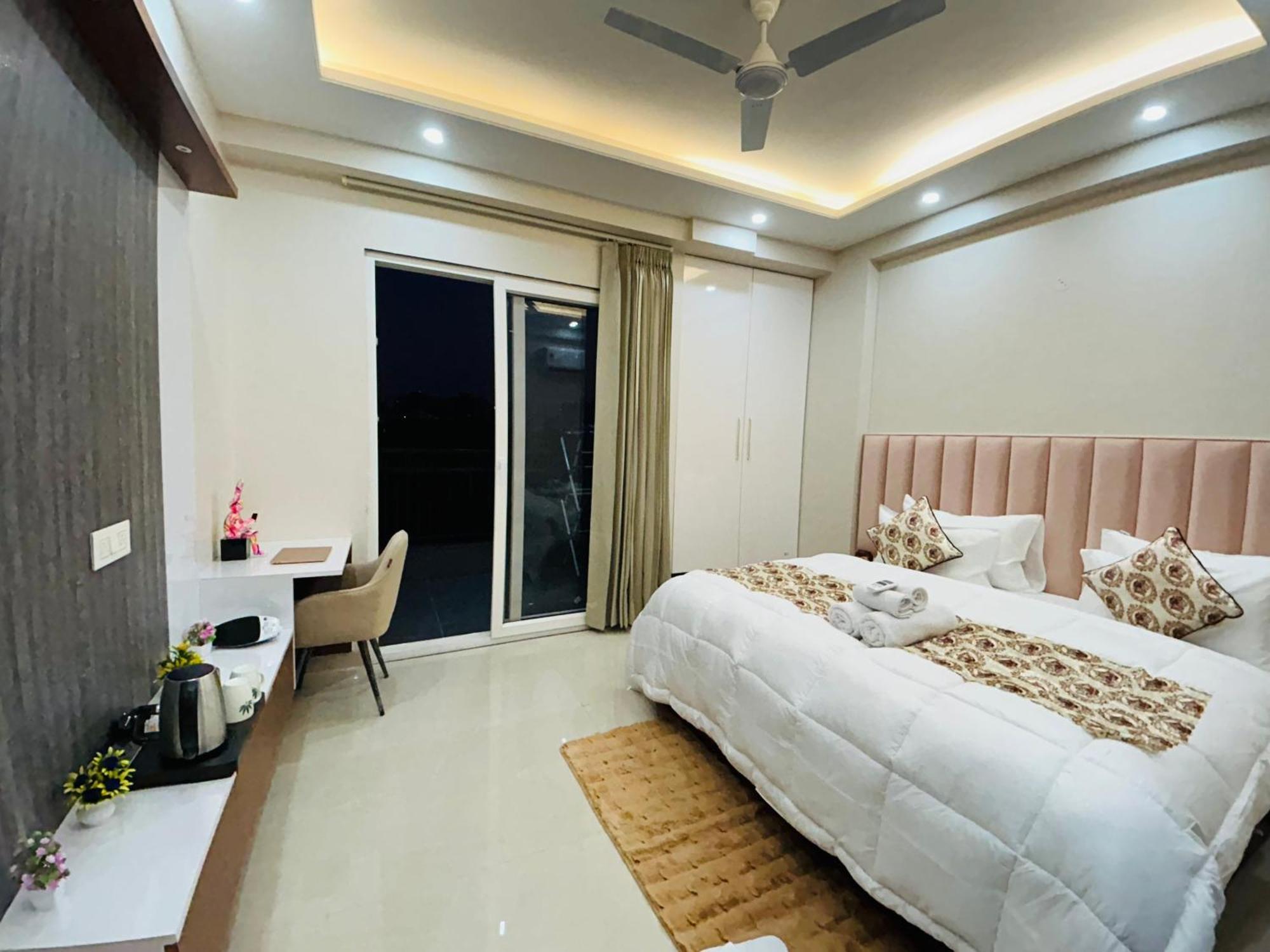 Aparthotel 1 Bhk Serviced Apartments Sector 52 Near Millennium City Centre Metro Station