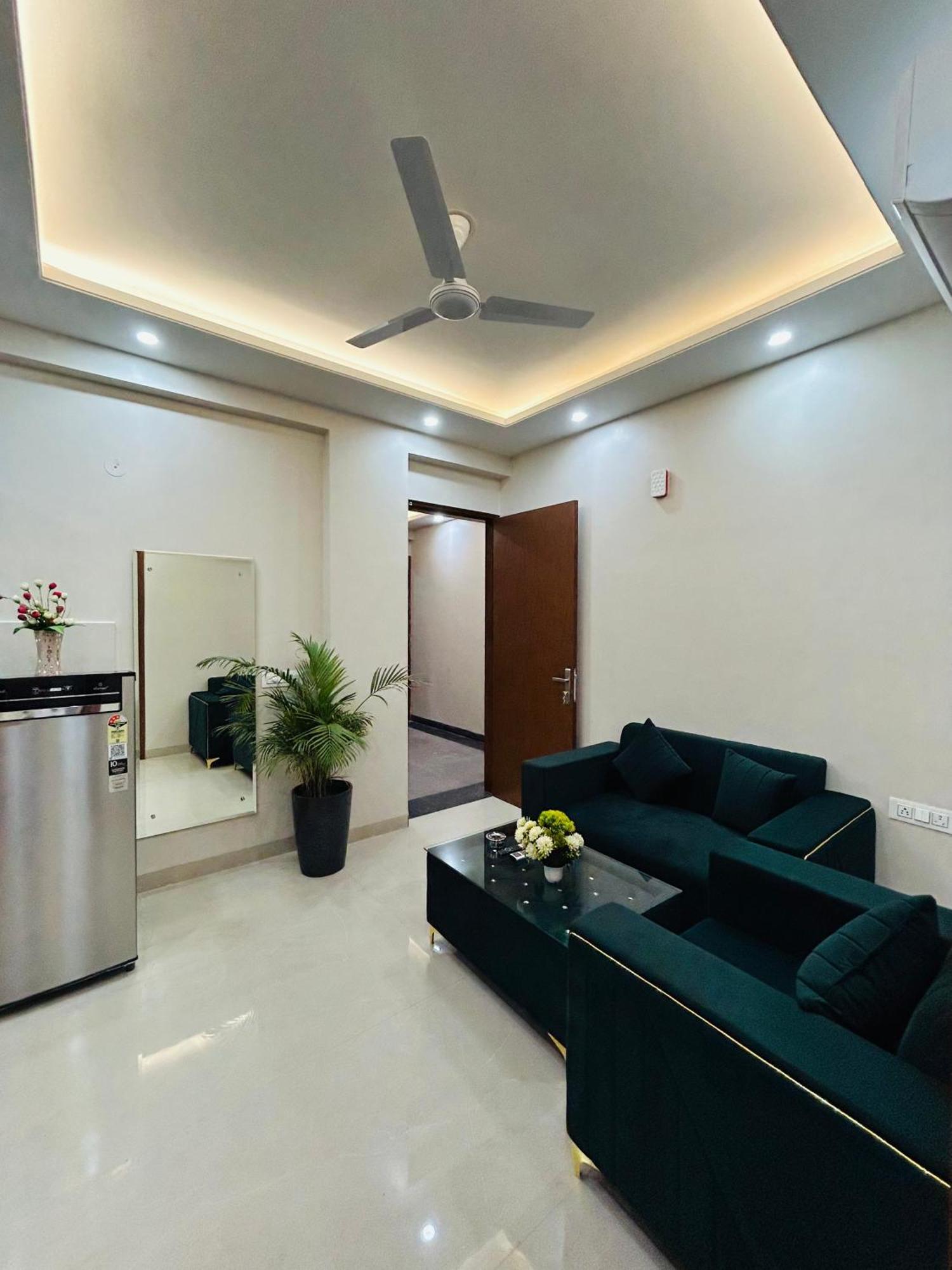 1 Bhk Serviced Apartments Sector 52 Near Millennium City Centre Metro Station Aparthotel *