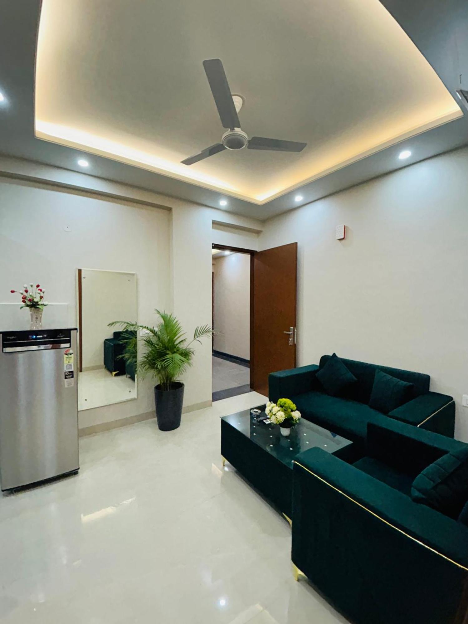 1 Bhk Serviced Apartments Sector 52 Near Millennium City Centre Metro Station * Gurgaon
