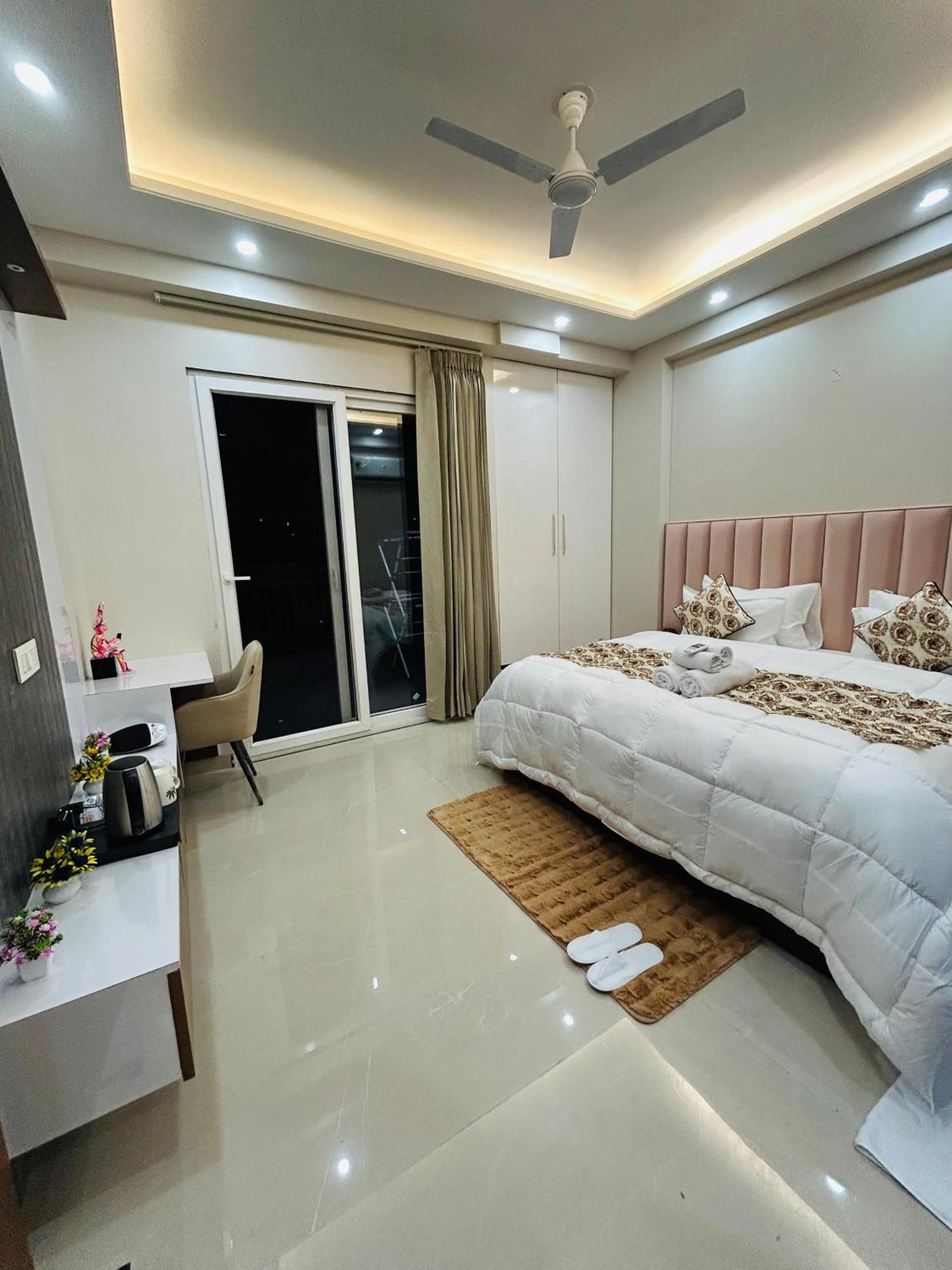 Aparthotel 1 Bhk Serviced Apartments Sector 52 Near Millennium City Centre Metro Station