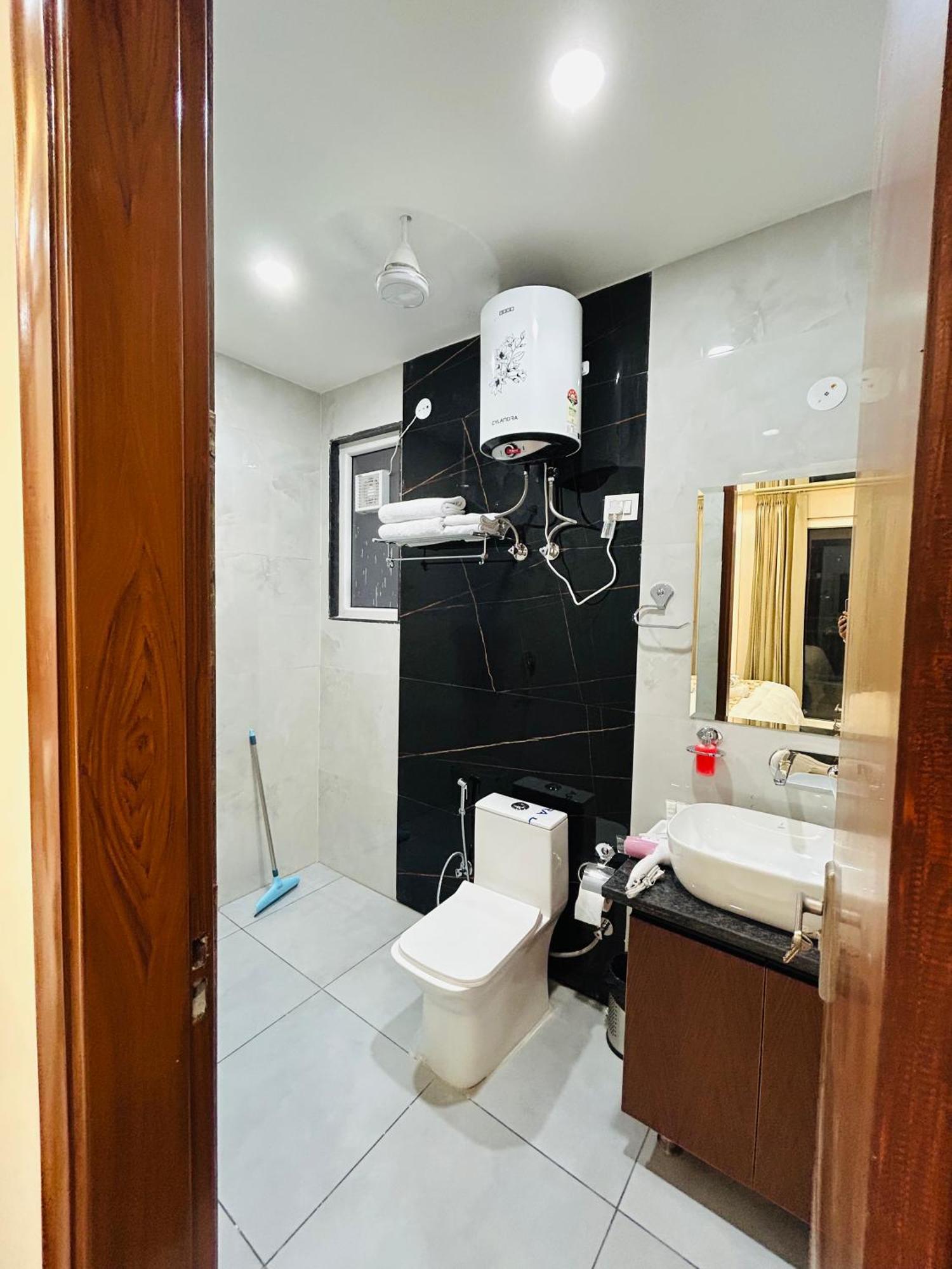 1 Bhk Serviced Apartments Sector 52 Near Millennium City Centre Metro Station Aparthotel *