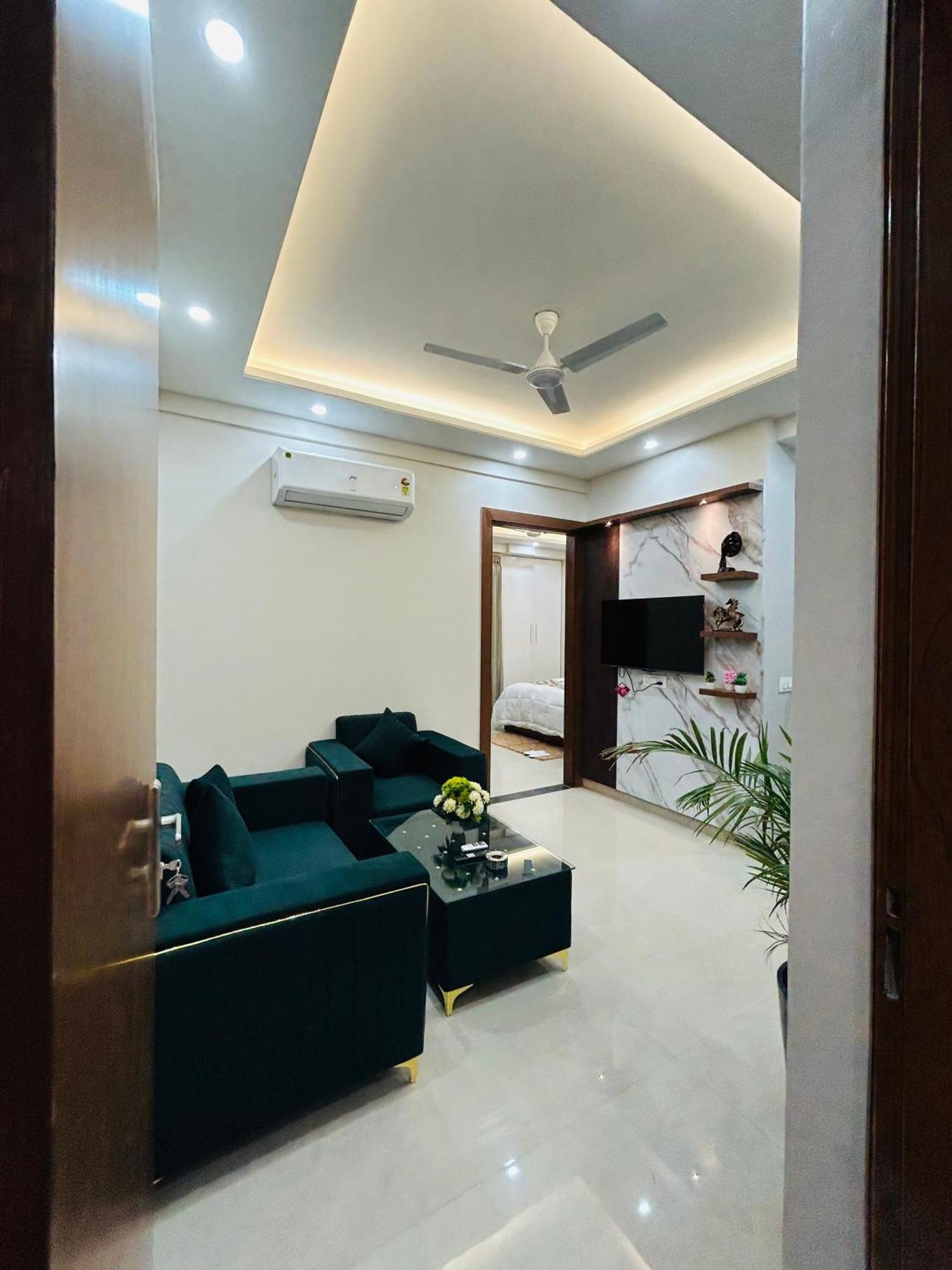 1 Bhk Serviced Apartments Sector 52 Near Millennium City Centre Metro Station Aparthotel *