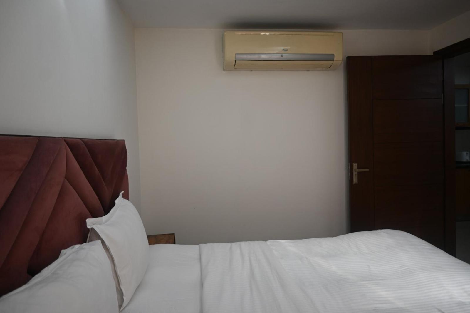 Luxury Fully Furnished *