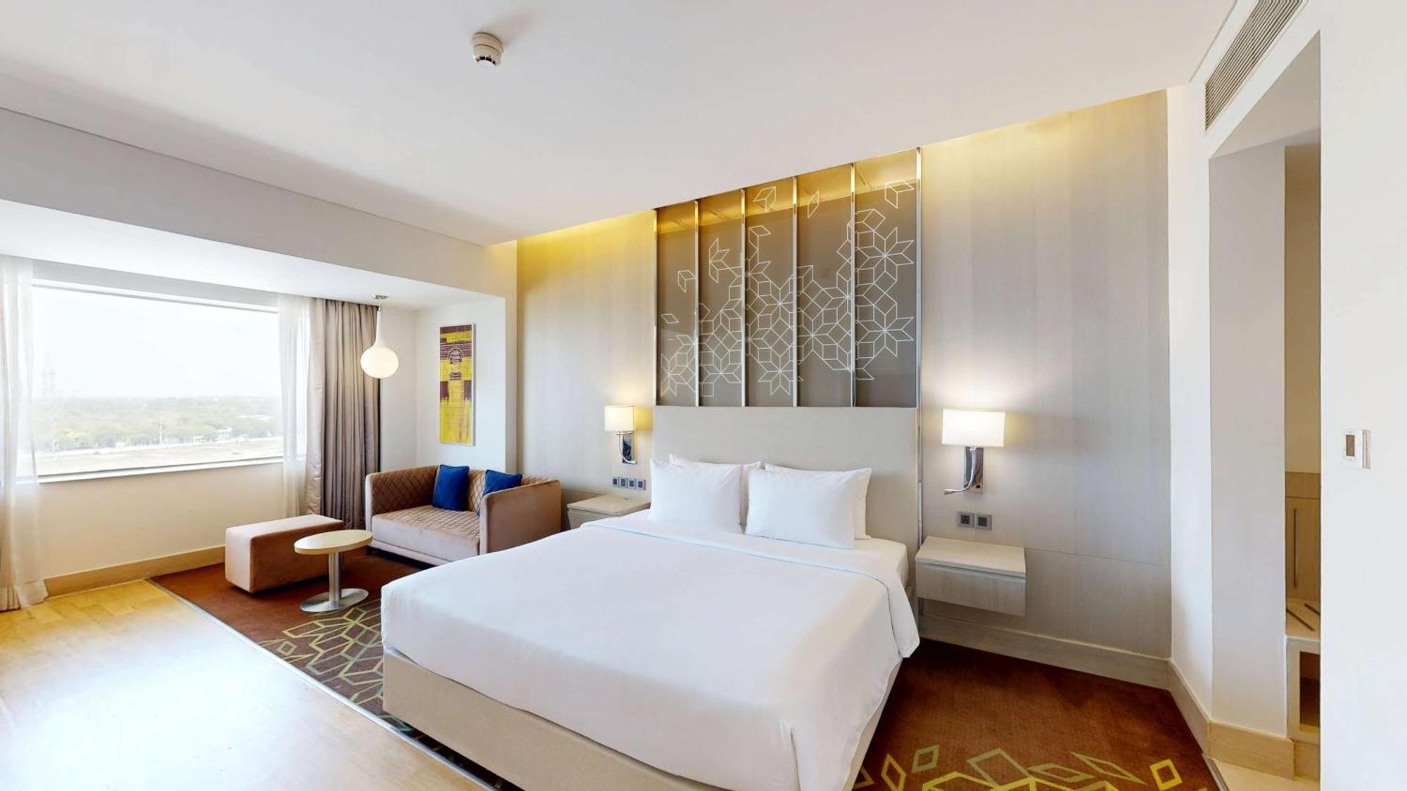 Radisson Gurugram Udyog Vihar 5*