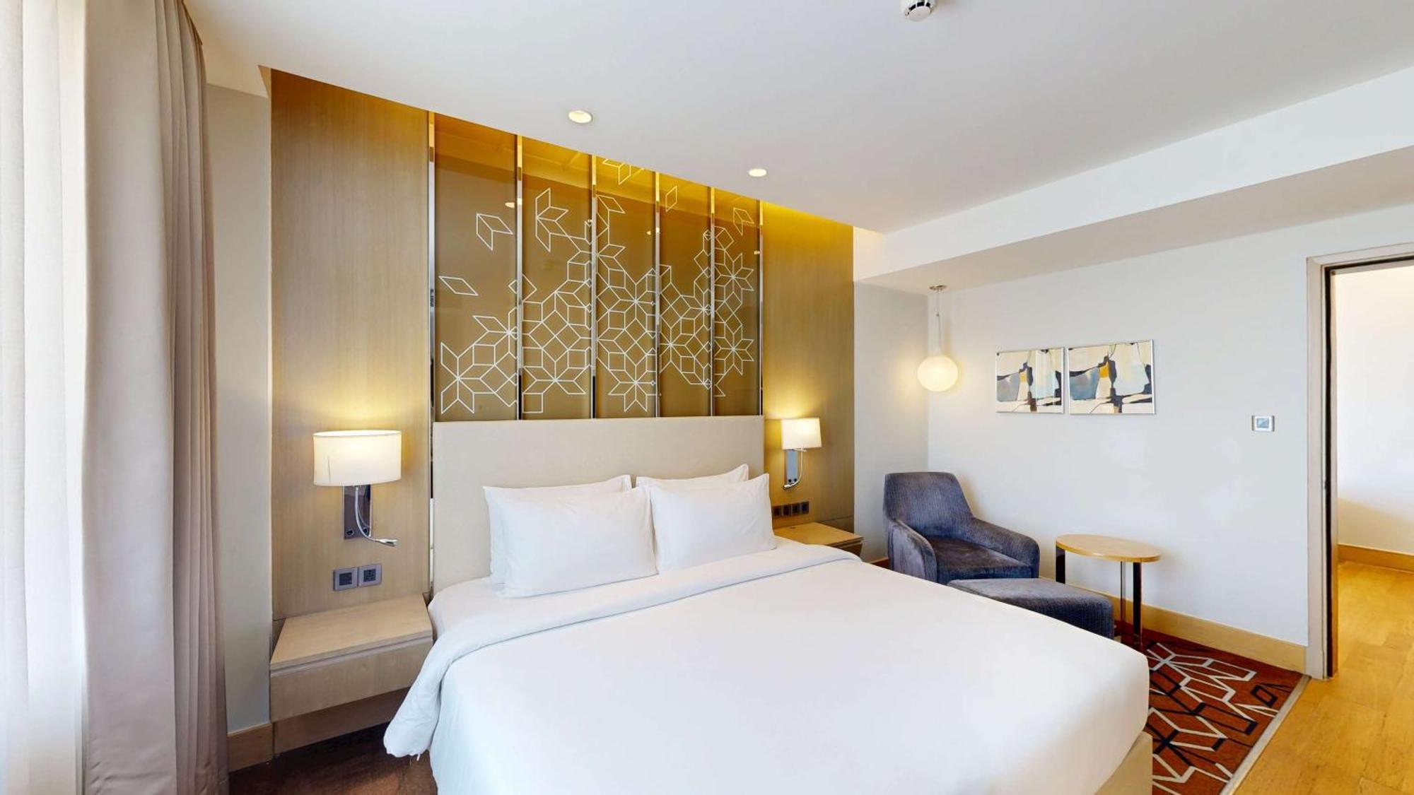 Radisson Gurugram Udyog Vihar 5*