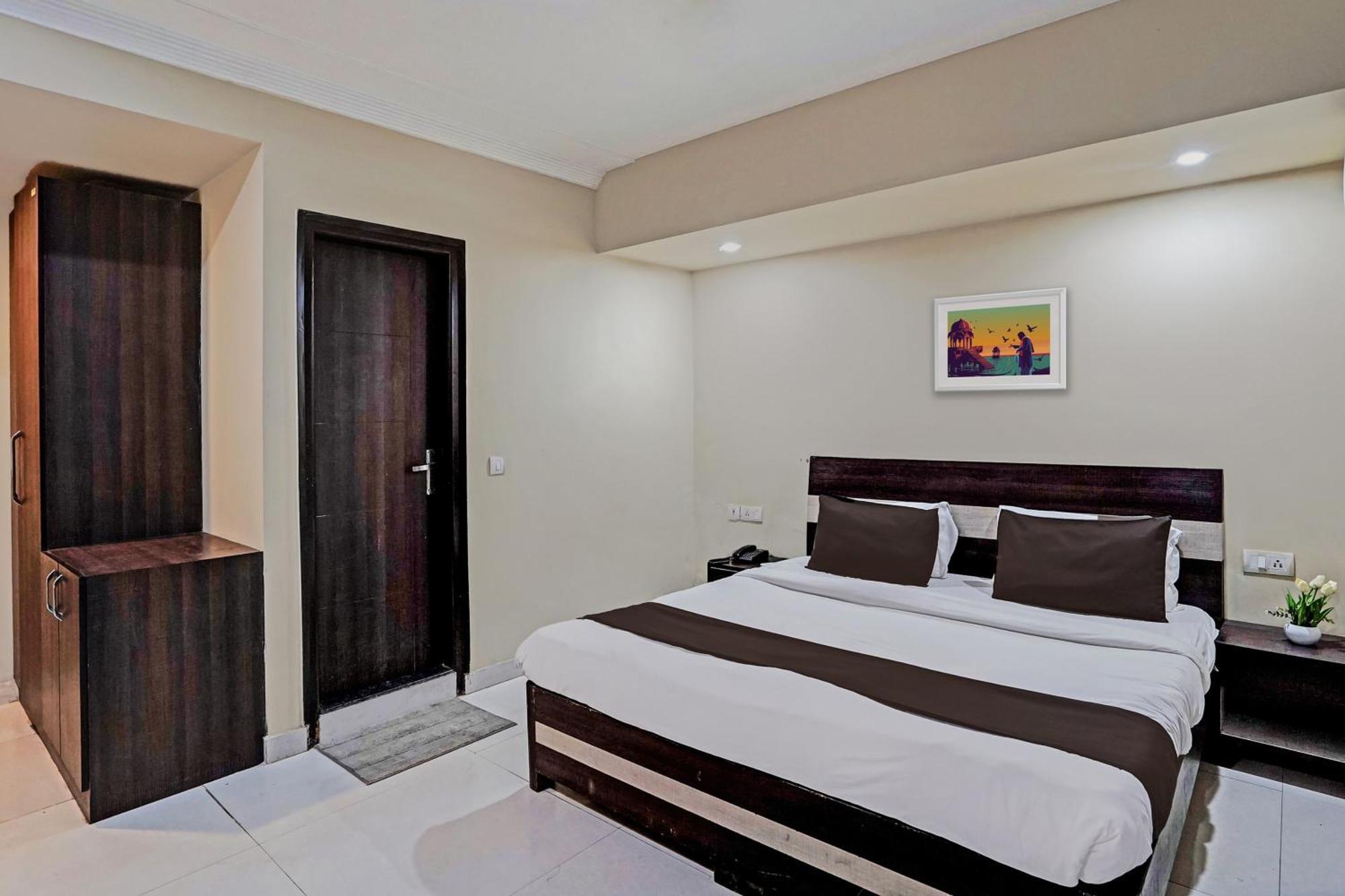 Townhouse Akshay Hotel
