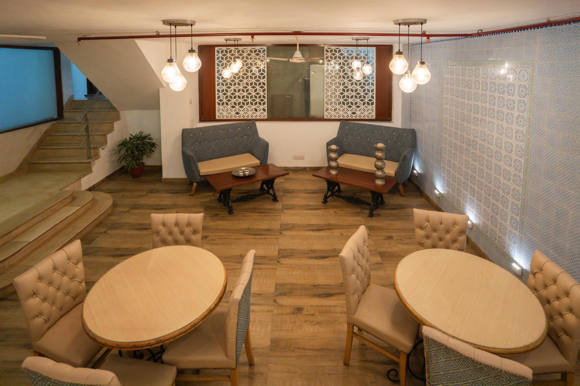 Hotel Ahuja Residency Dlf Phase 2 4*