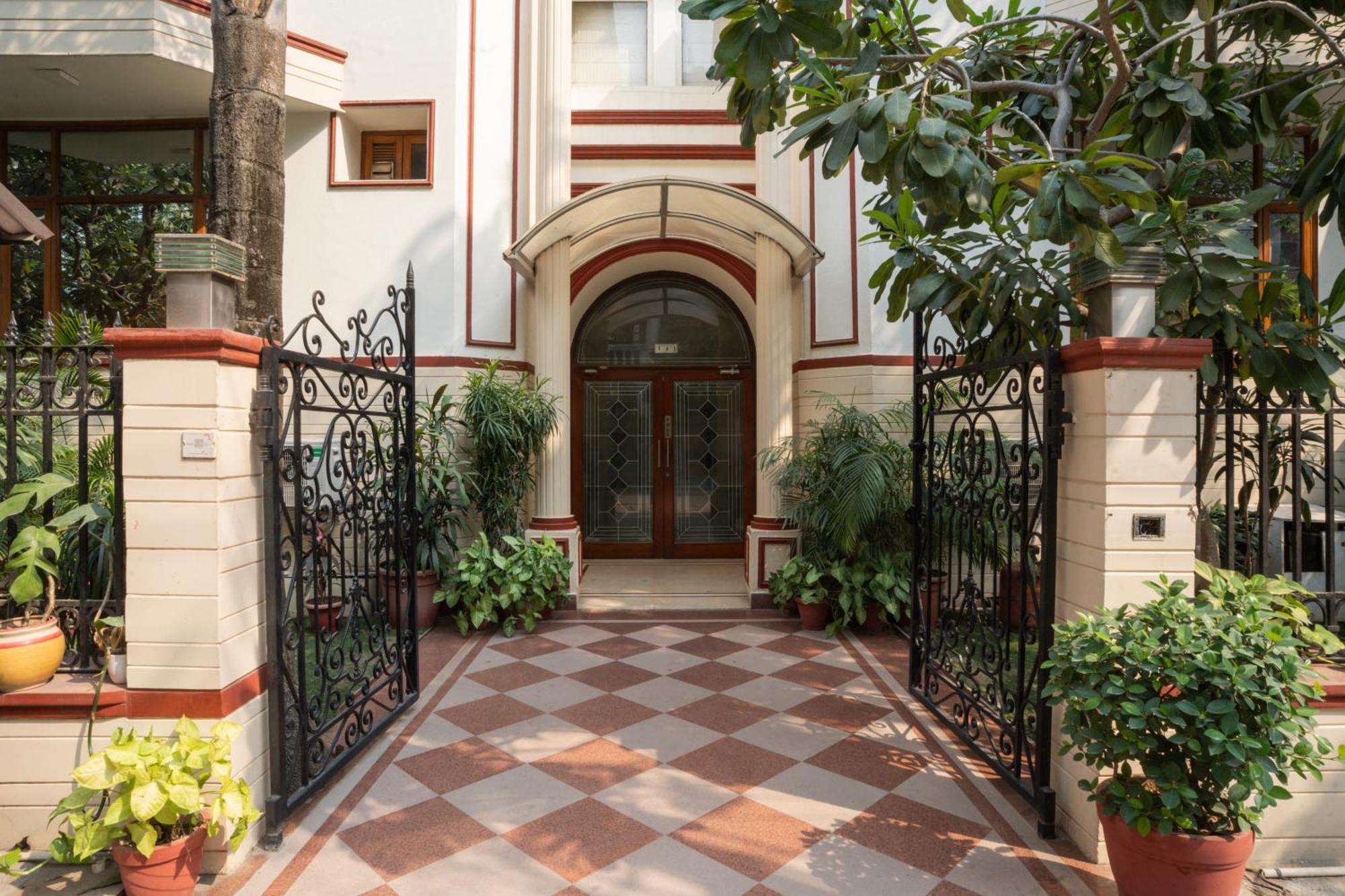 Hotel Ahuja Residency Dlf Phase 2