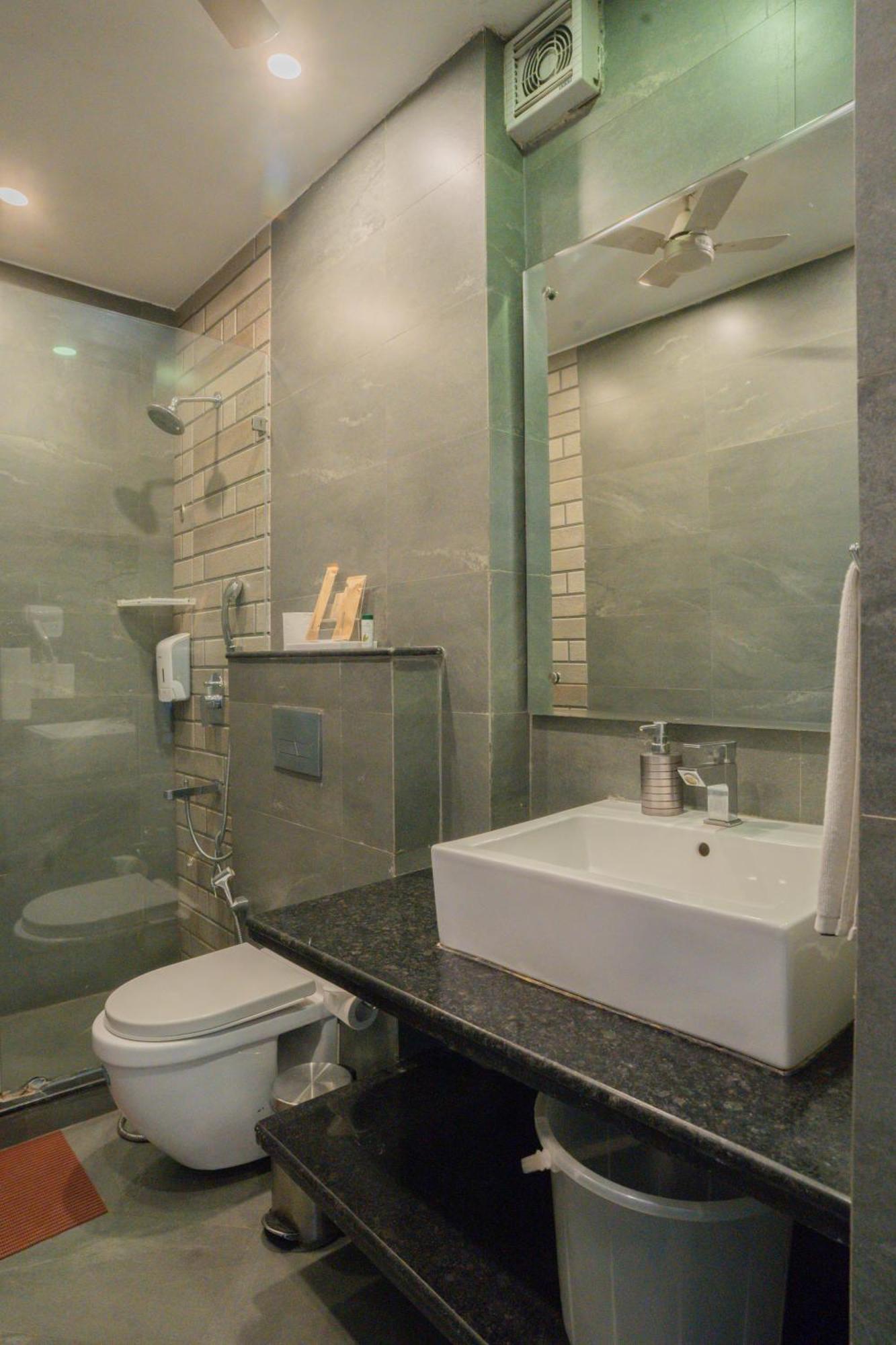 Hotel Ahuja Residency Dlf Phase 2