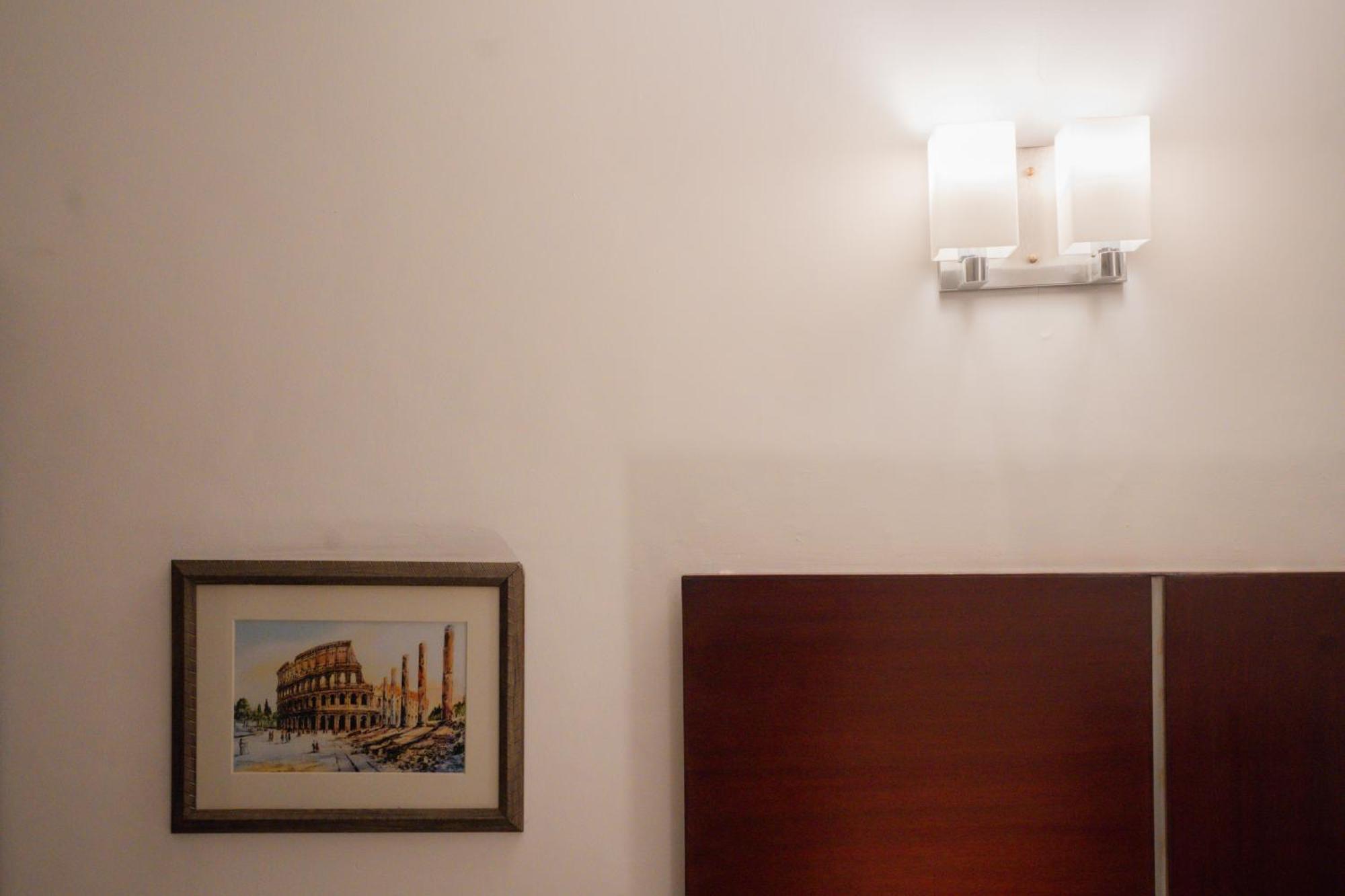 Ahuja Residency Dlf Phase 2 Hotel