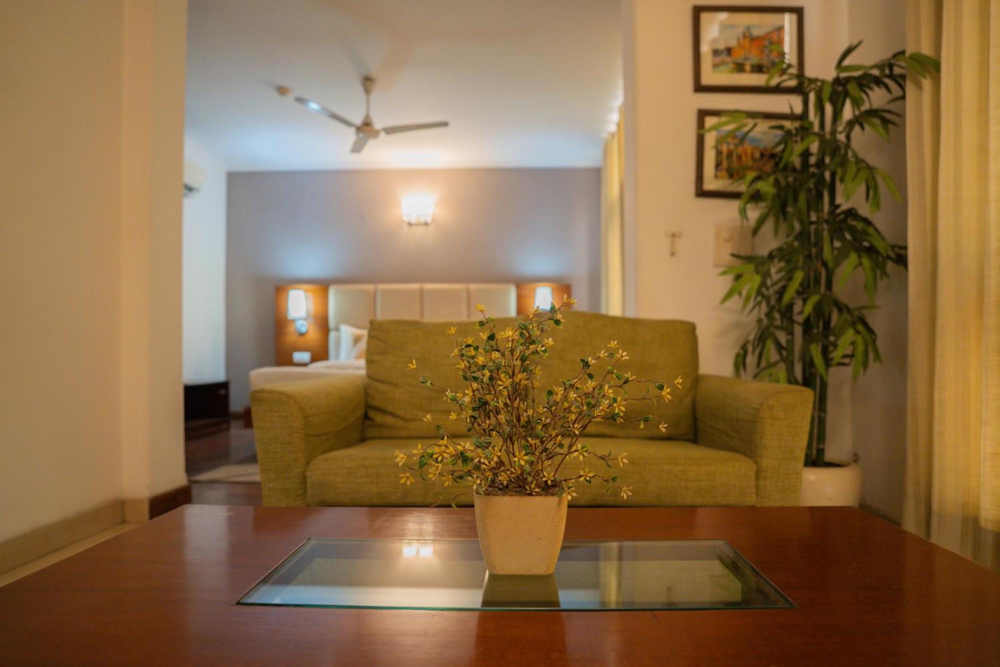 Ahuja Residency Dlf Phase 2 Hotel Gurgaon