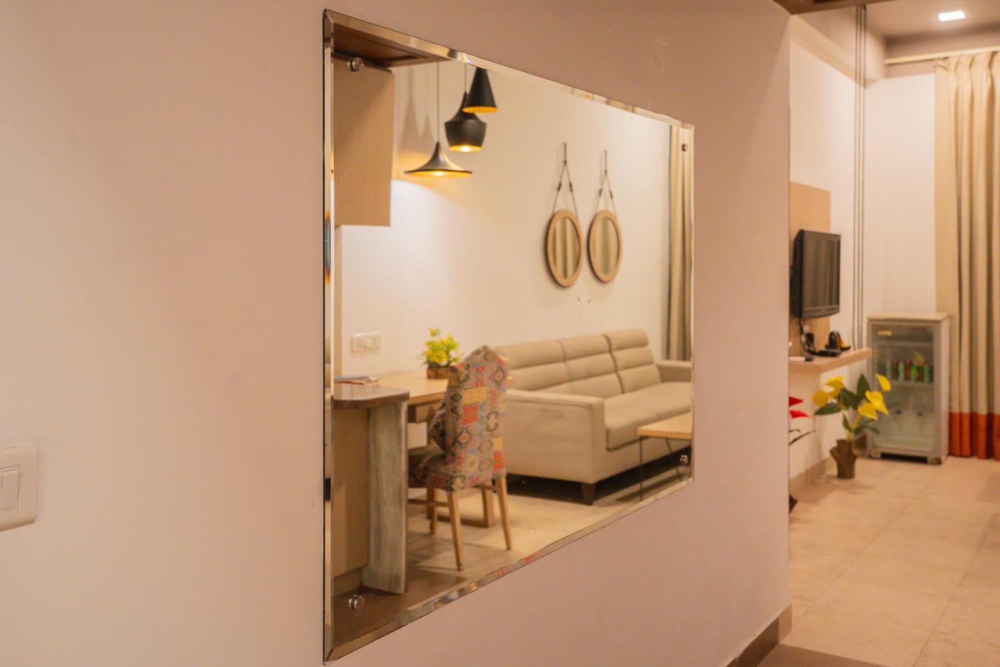 Guest house Ahuja Residency Parklane Gurgaon