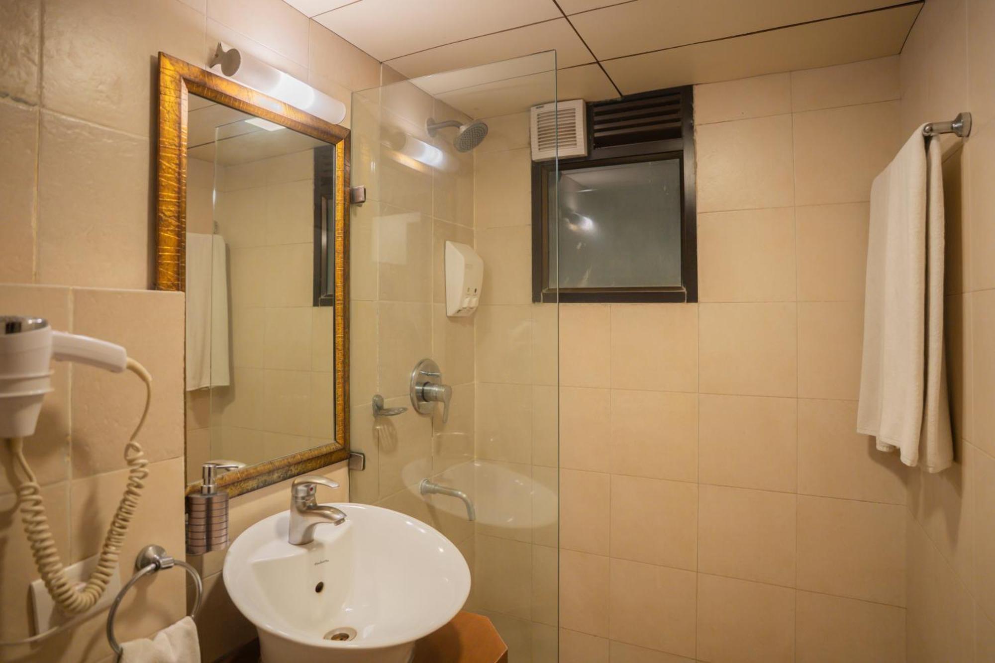 Ahuja Residency Parklane Guest house