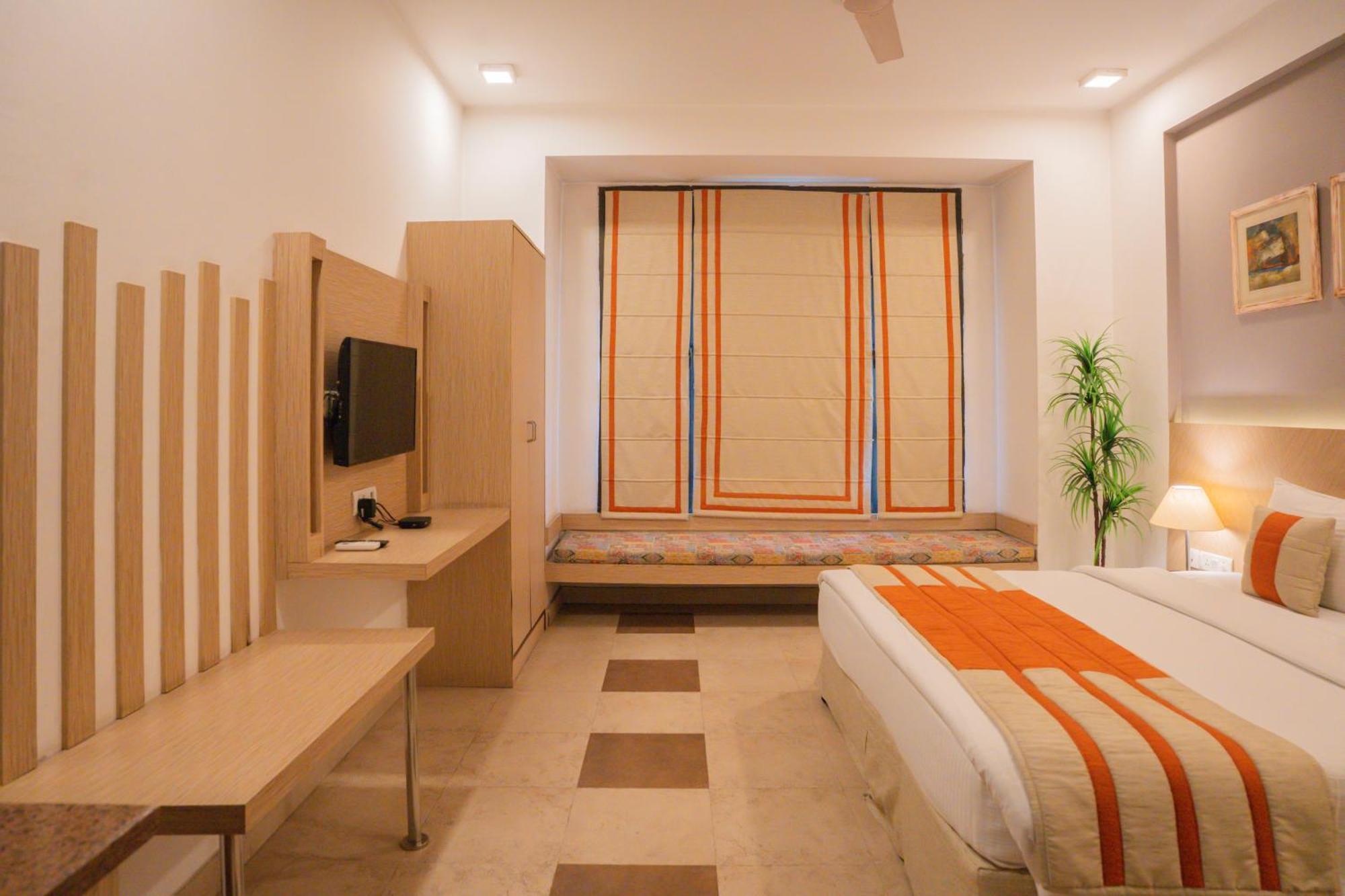 Ahuja Residency Parklane Guest house