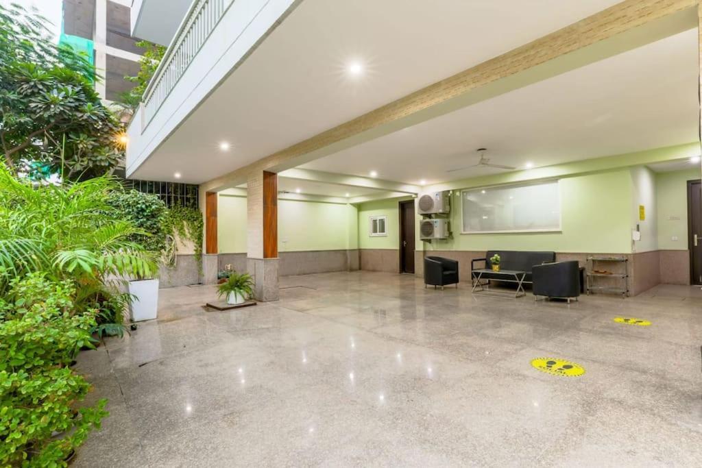 Parfait Street Retreat 2bhk Paras Fortis Balcony Apartment *