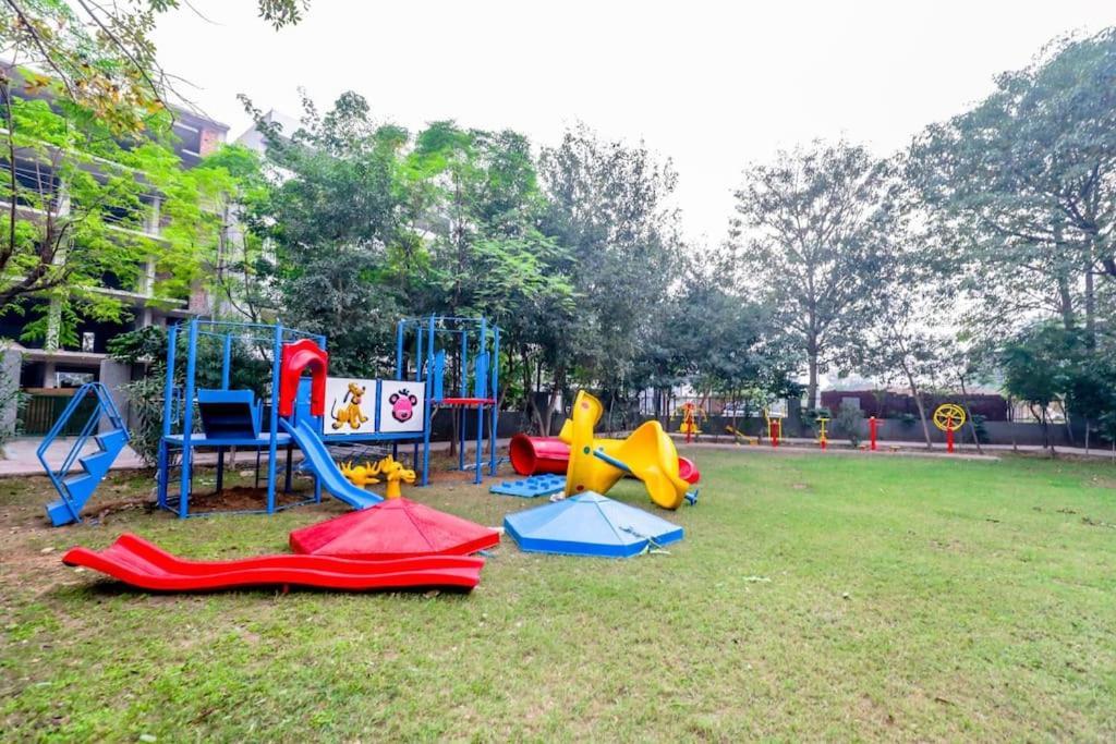 Apartment Parfait Street Retreat 2bhk Paras Fortis Balcony *