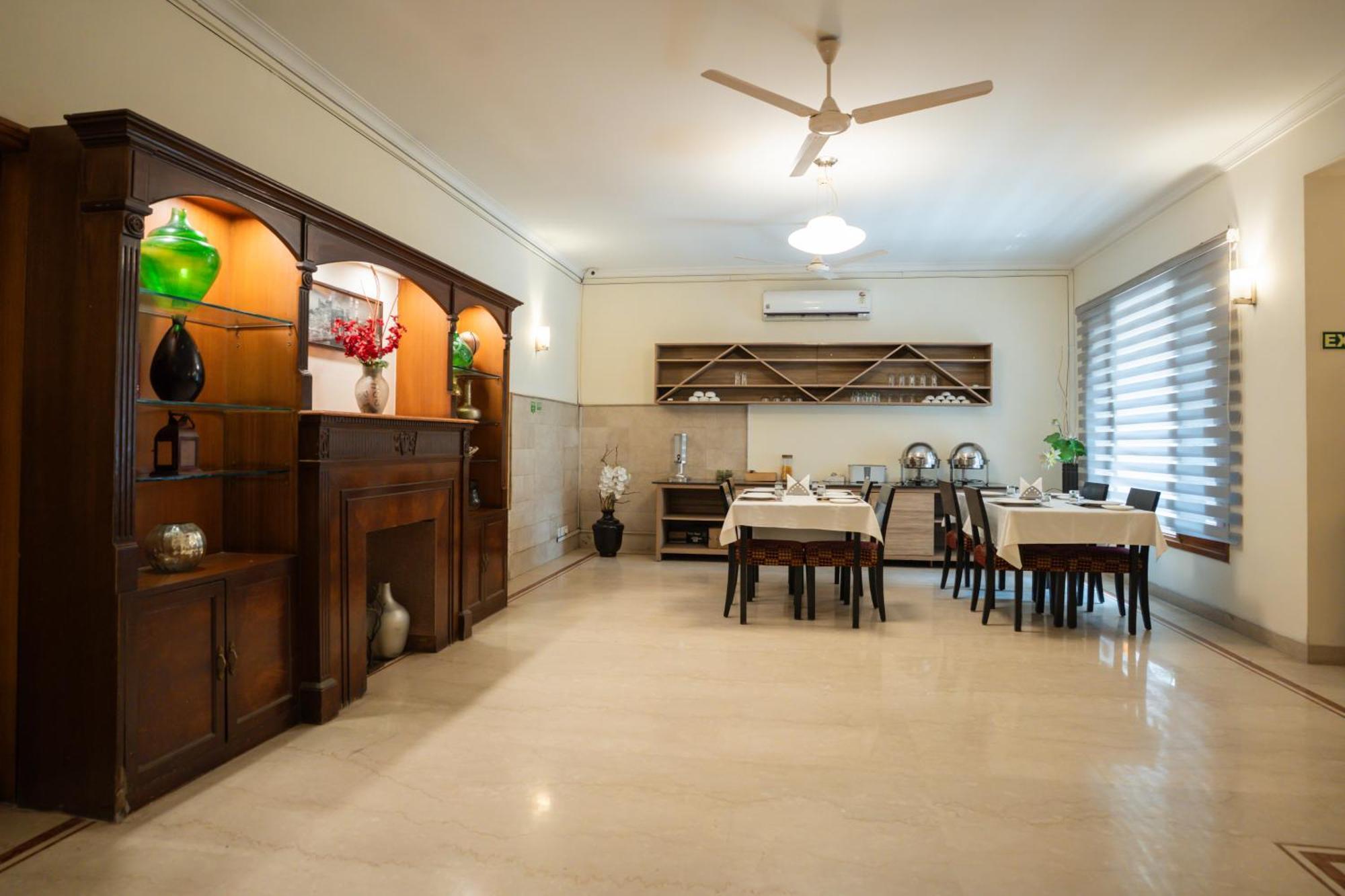 Guest house Ahuja Residency Cyber City I