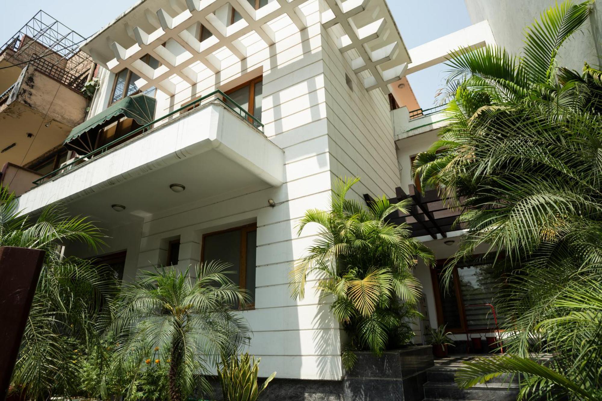 Ahuja Residency Cyber City I Guest house