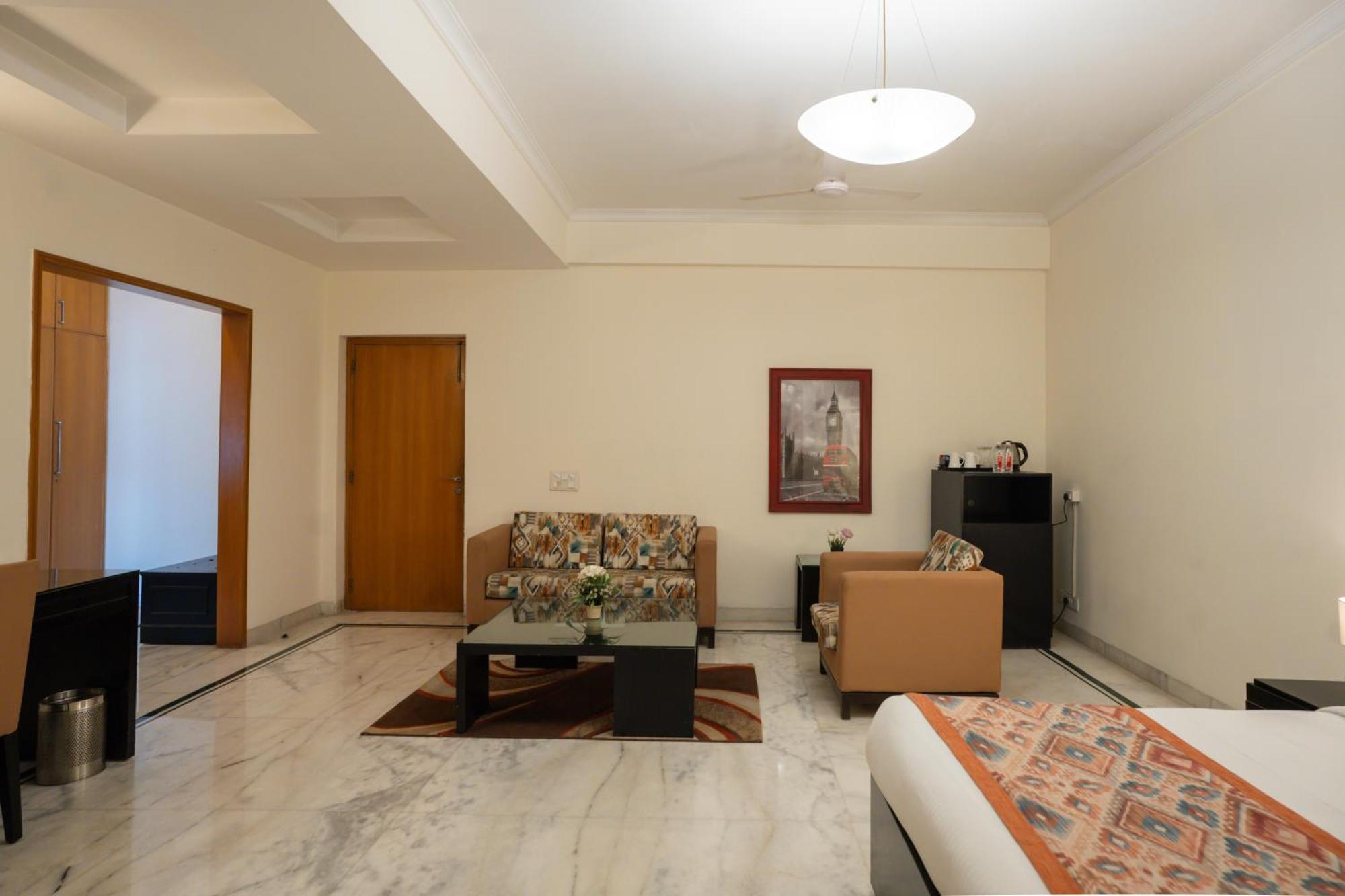 Guest house Ahuja Residency Cyber City I