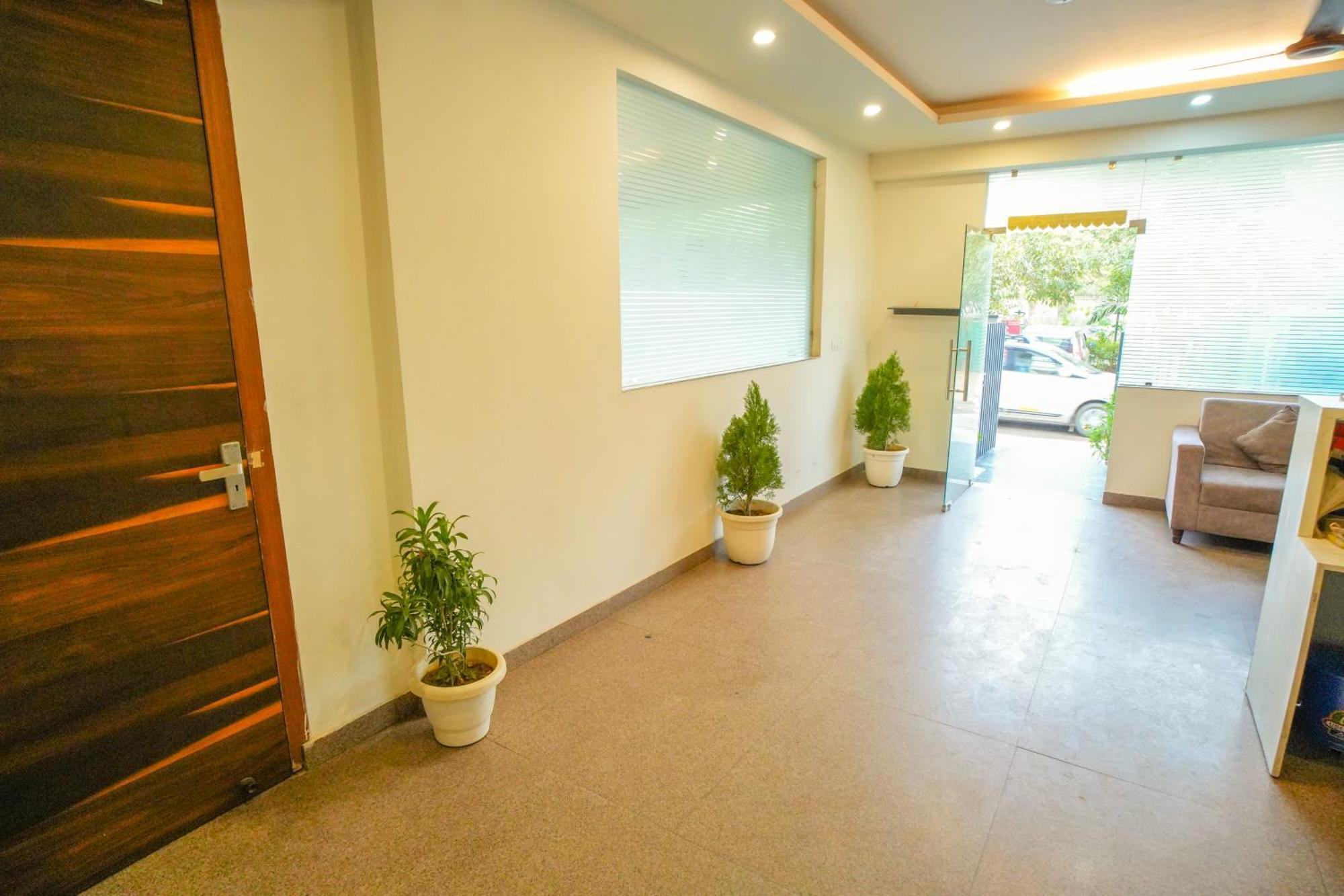 Hotel Serviced Luxury With Kitchenette & Balcony At Sector 45