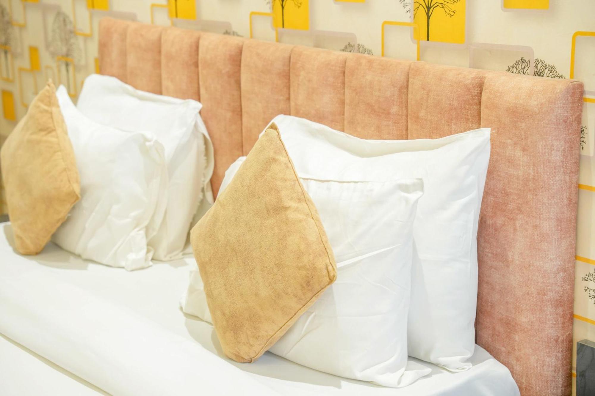 Serviced Luxury With Kitchenette & Balcony At Sector 45 Hotel 2*