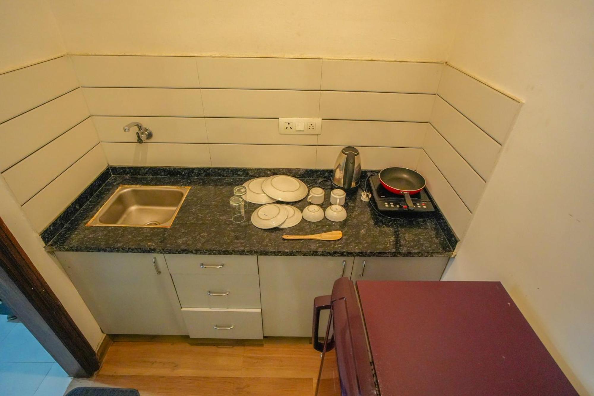Serviced Luxury With Kitchenette & Balcony At Sector 45 2*