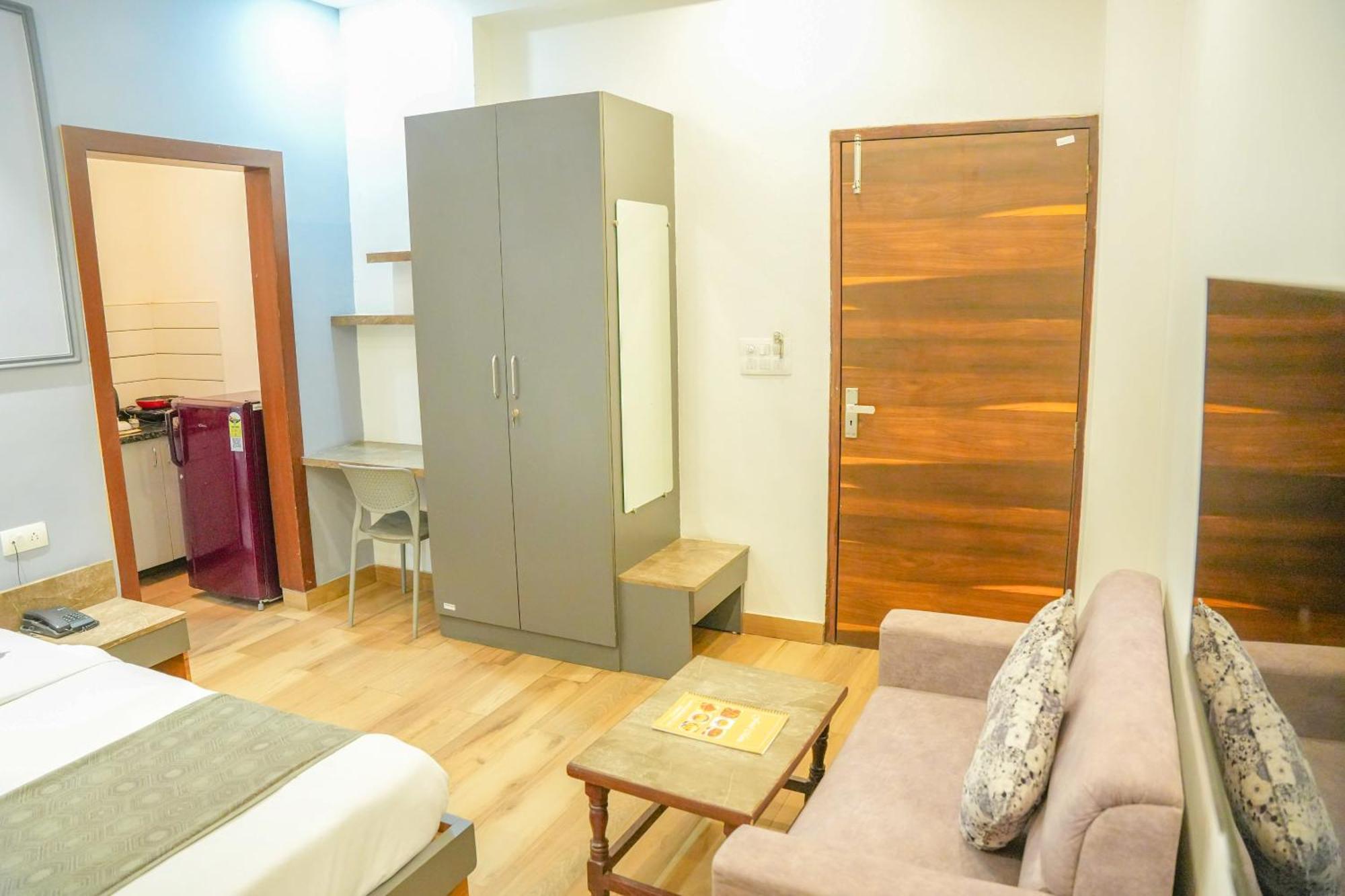 Serviced Luxury With Kitchenette & Balcony At Sector 45 Gurgaon