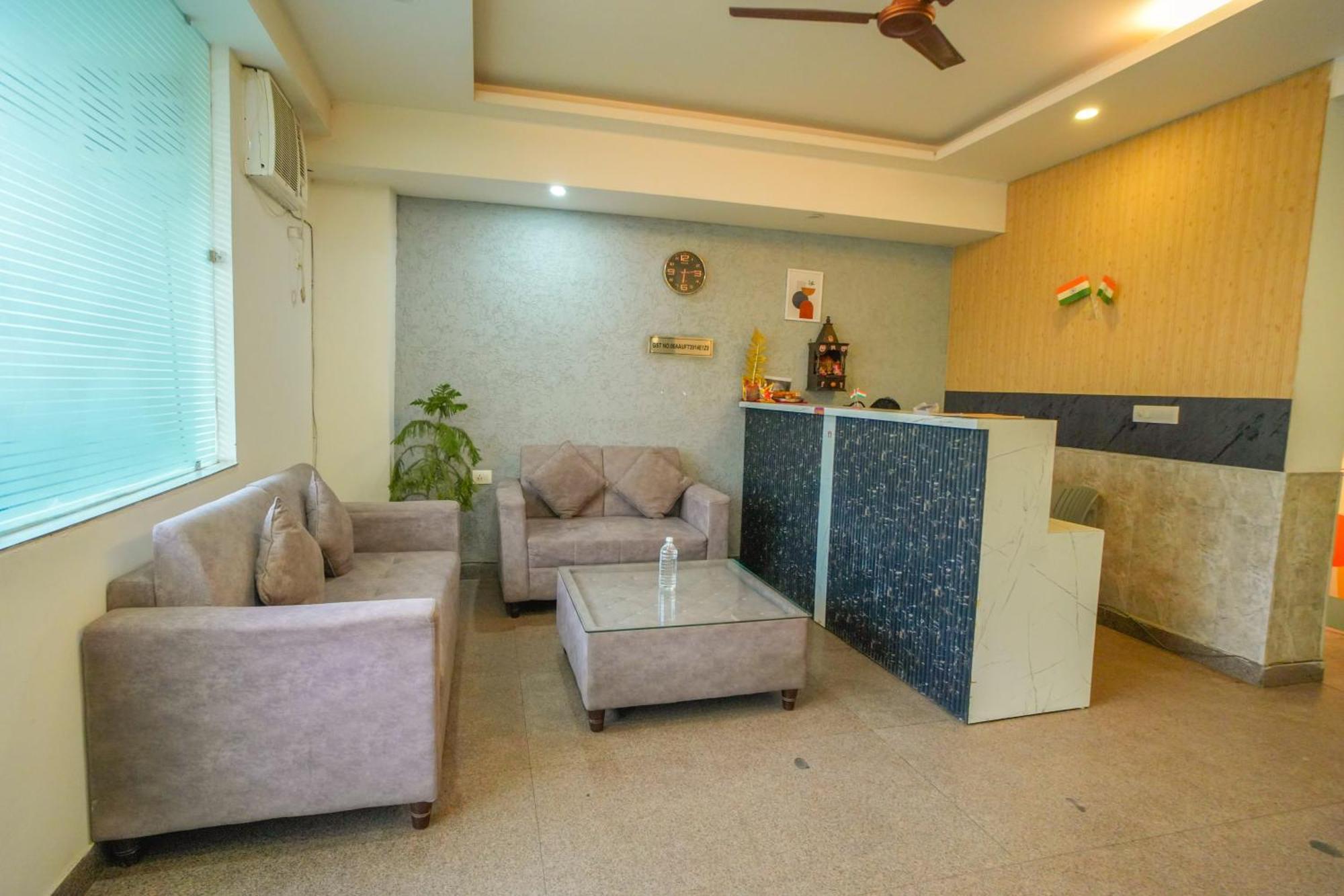 Serviced Luxury With Kitchenette & Balcony At Sector 45 2* Gurgaon