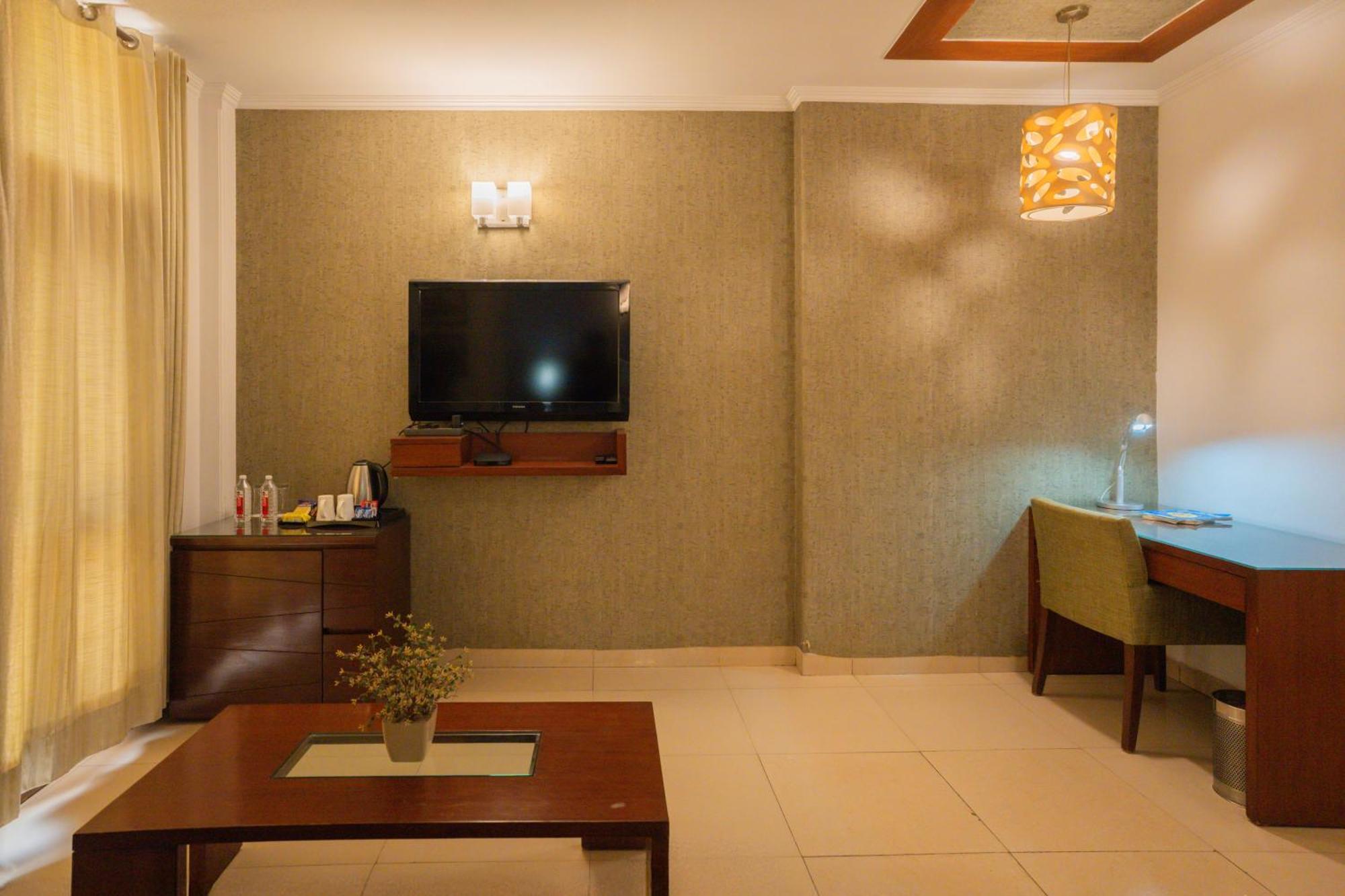 Ahuja Residency Dlf Phase 2 Hotel 4*