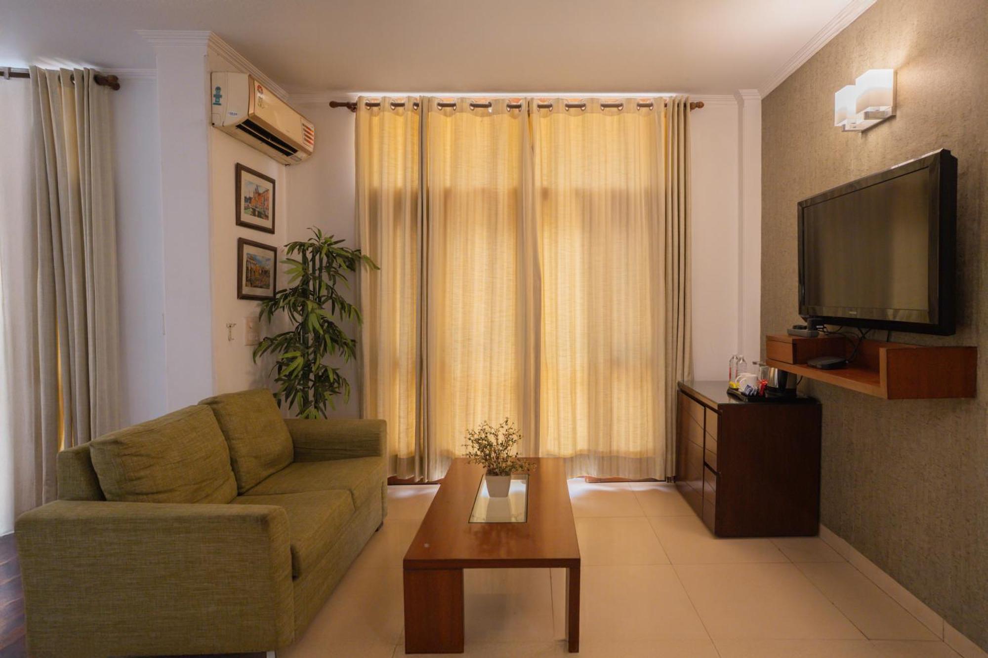 Ahuja Residency Dlf Phase 2 Hotel 4*