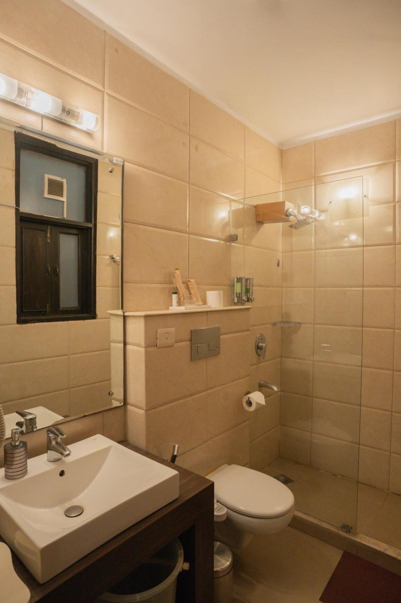 Ahuja Residency Dlf Phase 2 4*