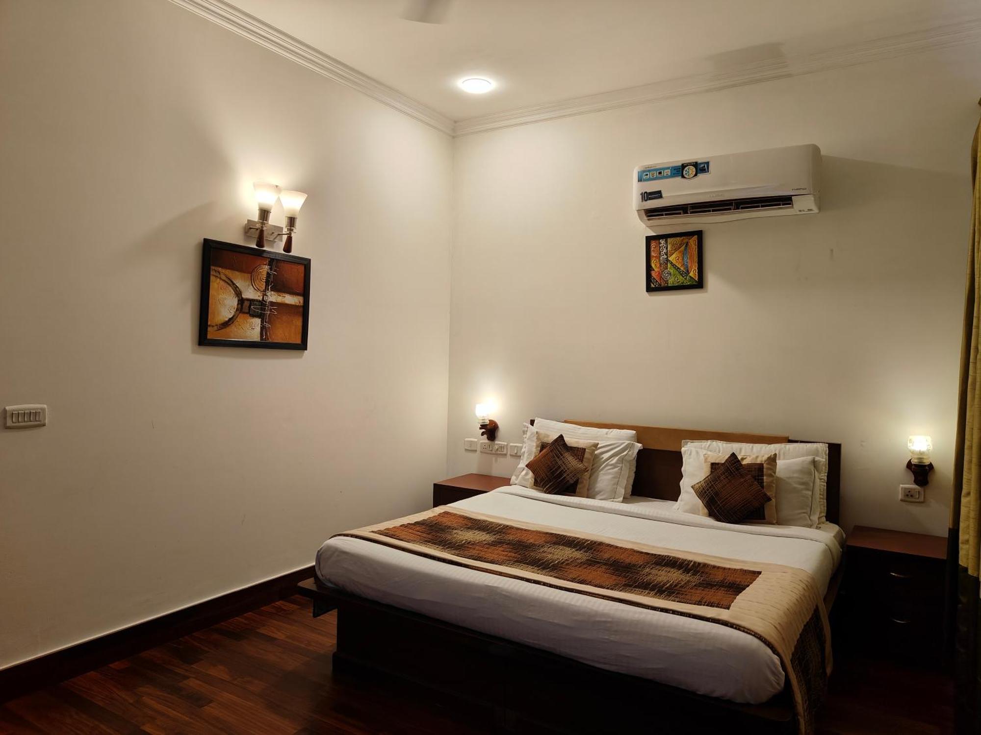 Guest house Tavisha Golf Course Mg Road